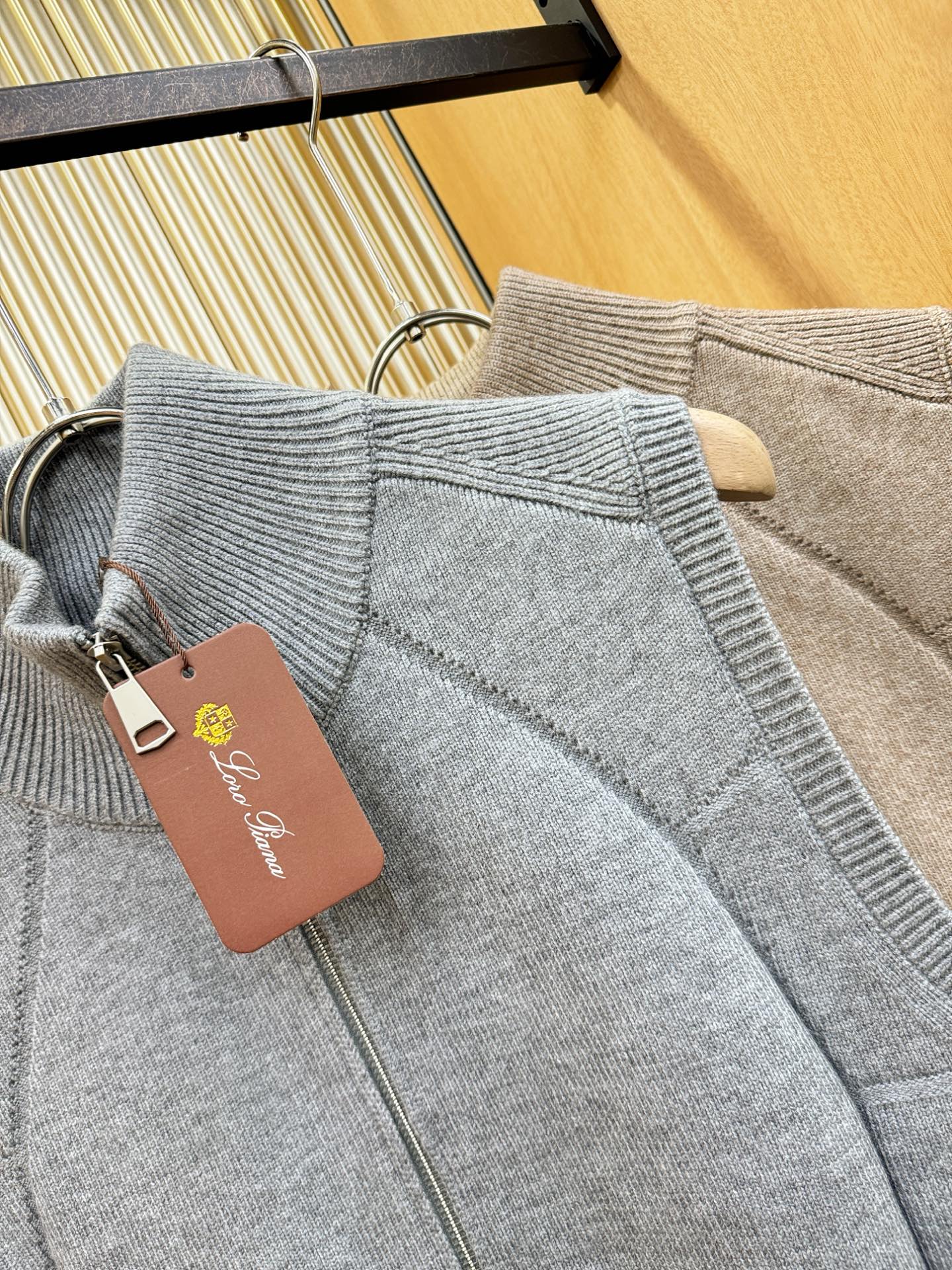 Loro Piana诺悠翩雅 新品爆款 新品拉链毛衣马甲，经典简约大气品牌针织羊毛马甲，采用进口新西兰绵