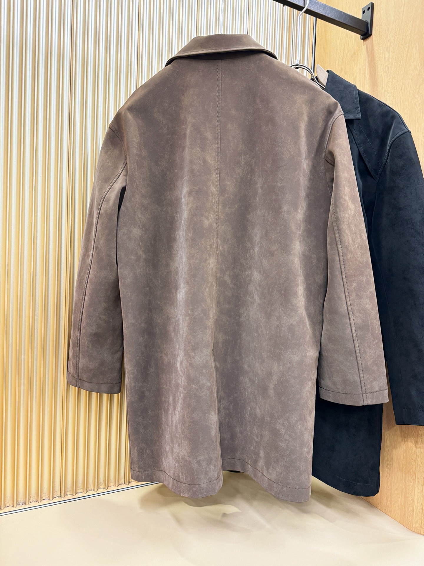 品质可媲美专柜 PRADA 普拉达 2026新款系列经典款 中长款麂皮绒风衣外套 欧洲渠道订单，高端必备