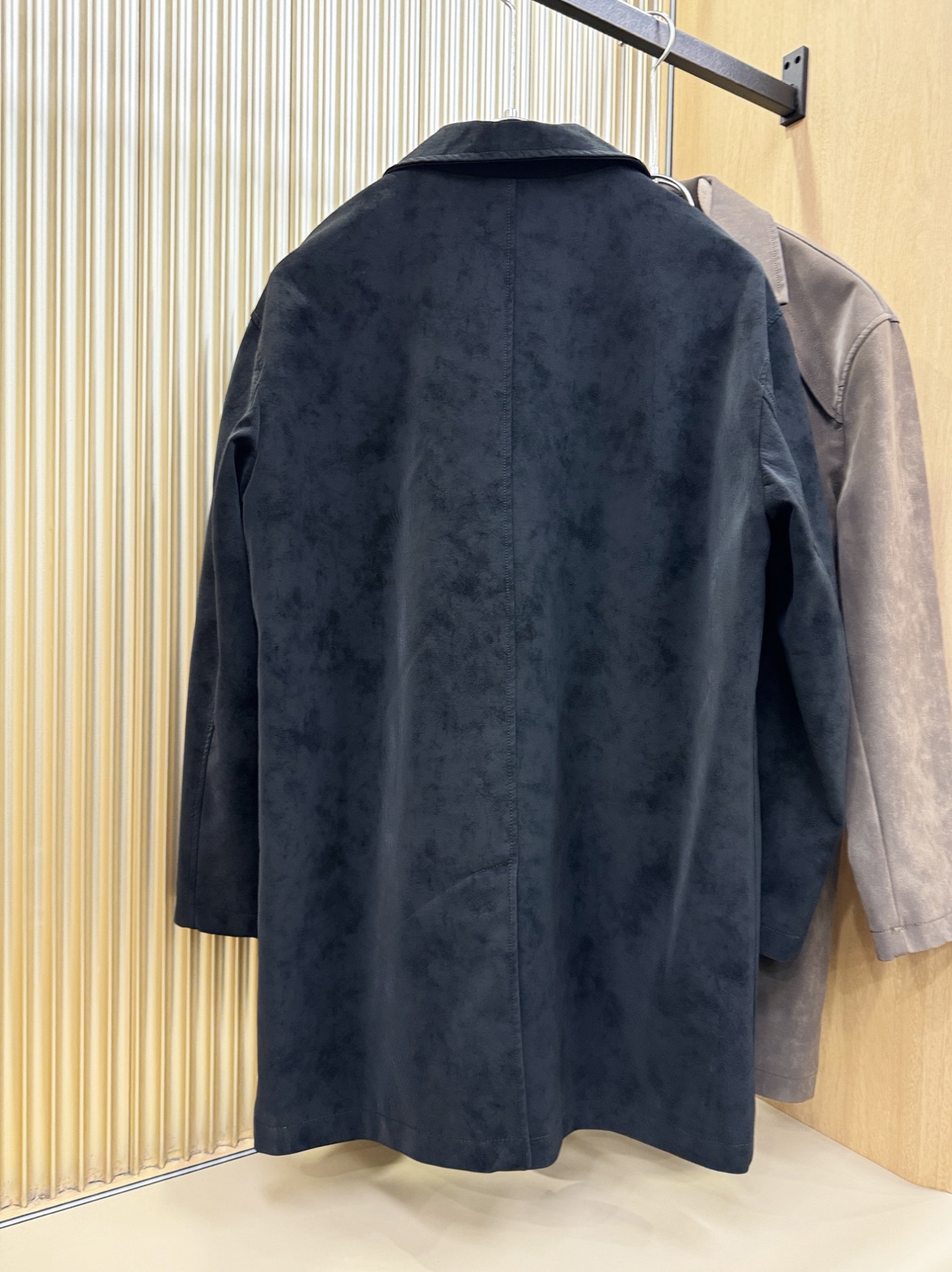 品质可媲美专柜 PRADA 普拉达 2026新款系列经典款 中长款麂皮绒风衣外套 欧洲渠道订单，高端必备