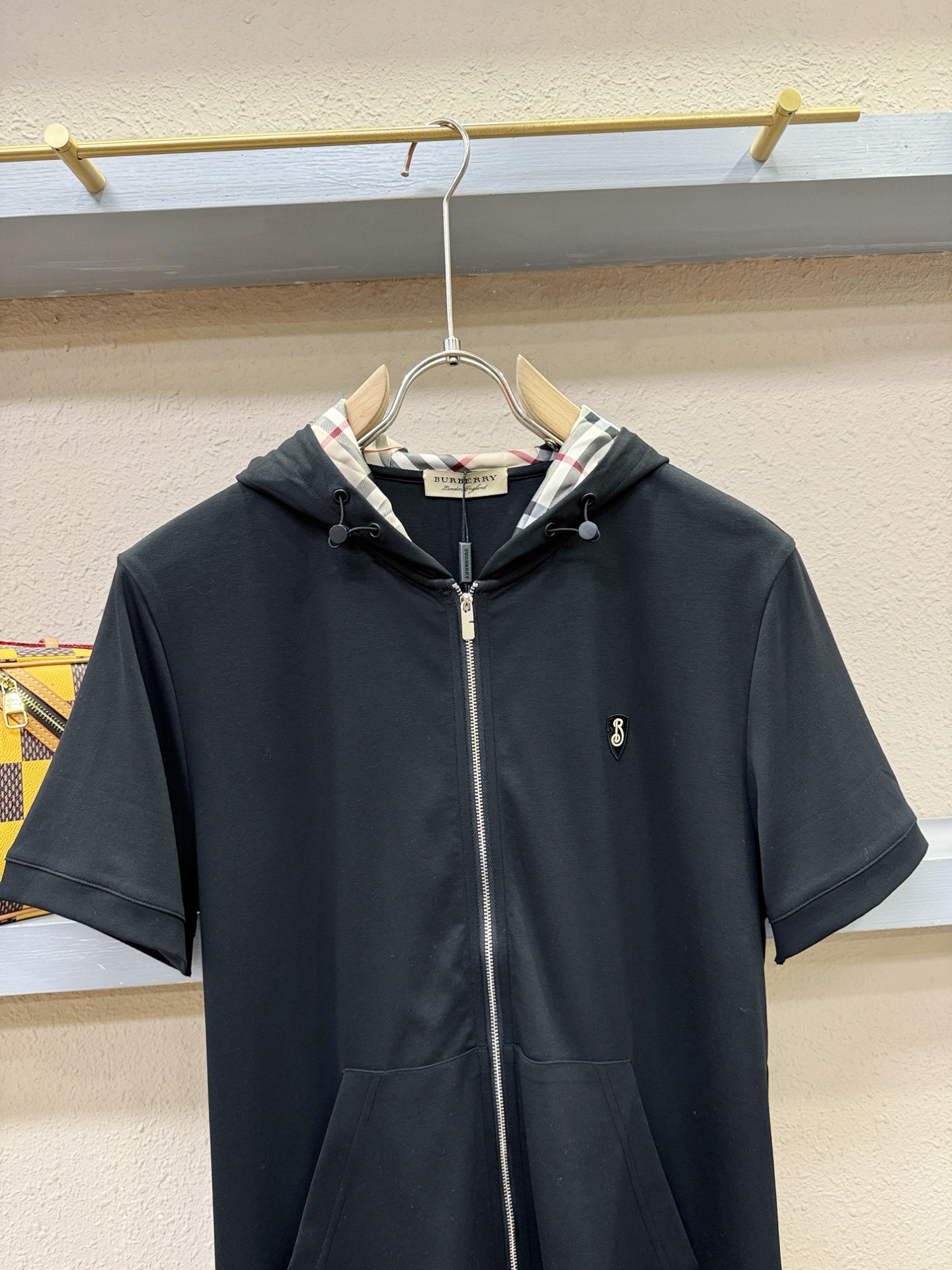BURBERRY巴宝莉 新款短袖开衫，原单狠货开衫。欧洲专柜同步，上身更随意大方，专柜原版五金奢华高档定