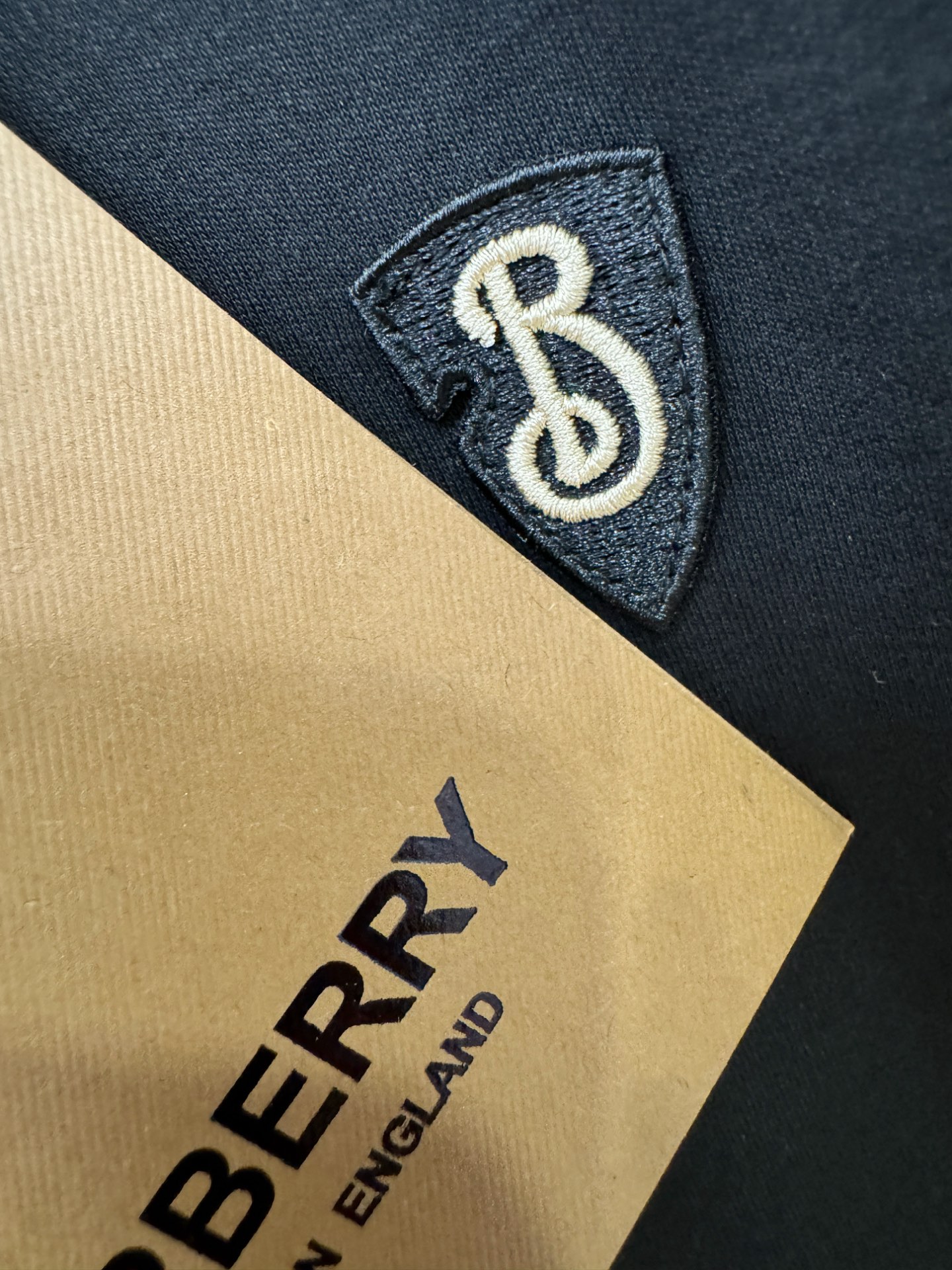 BURBERRY巴宝莉 新款短袖开衫，原单狠货开衫。欧洲专柜同步，上身更随意大方，专柜原版五金奢华高档定