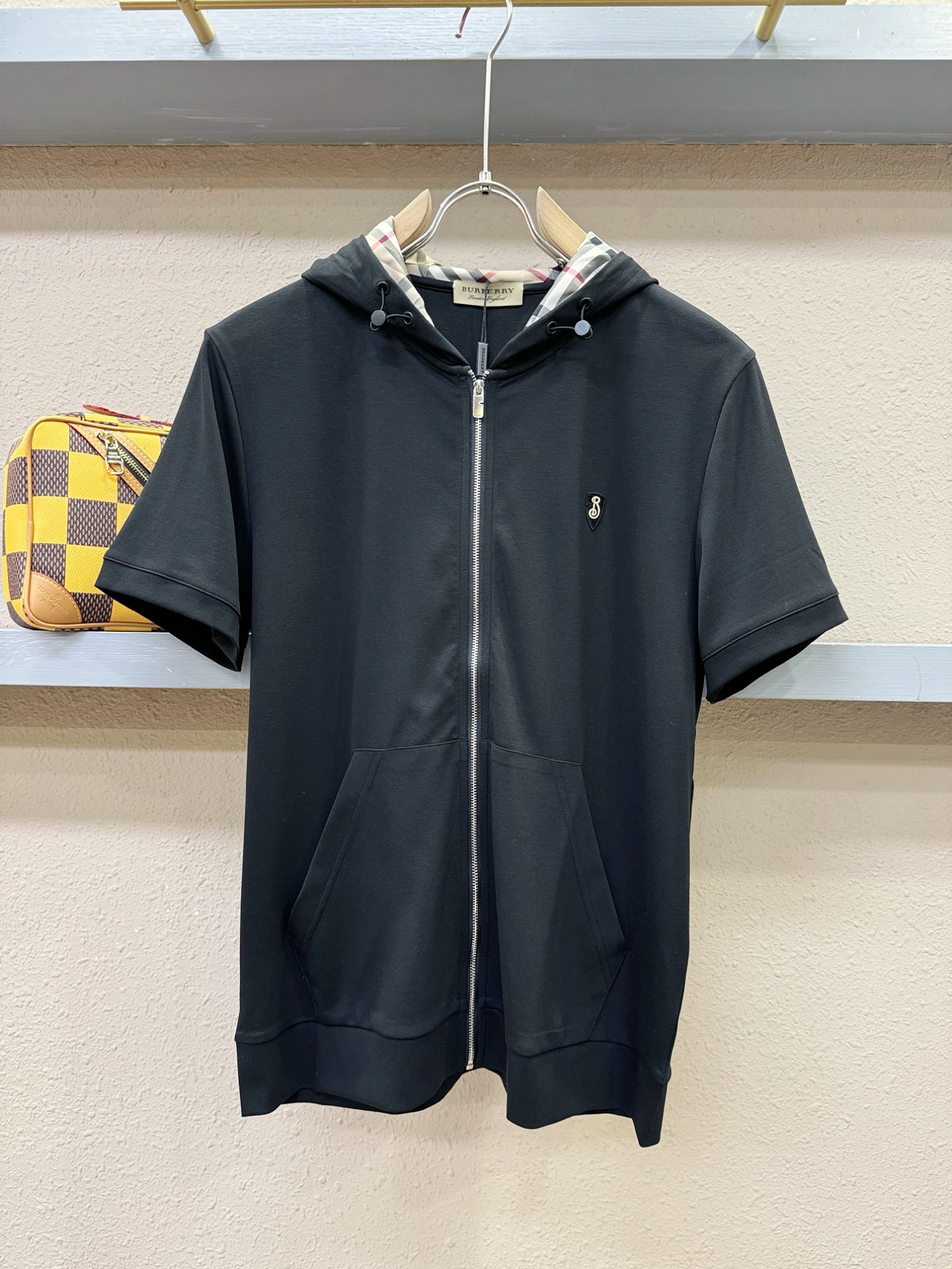 BURBERRY巴宝莉 新款短袖开衫，原单狠货开衫。欧洲专柜同步，上身更随意大方，专柜原版五金奢华高档定