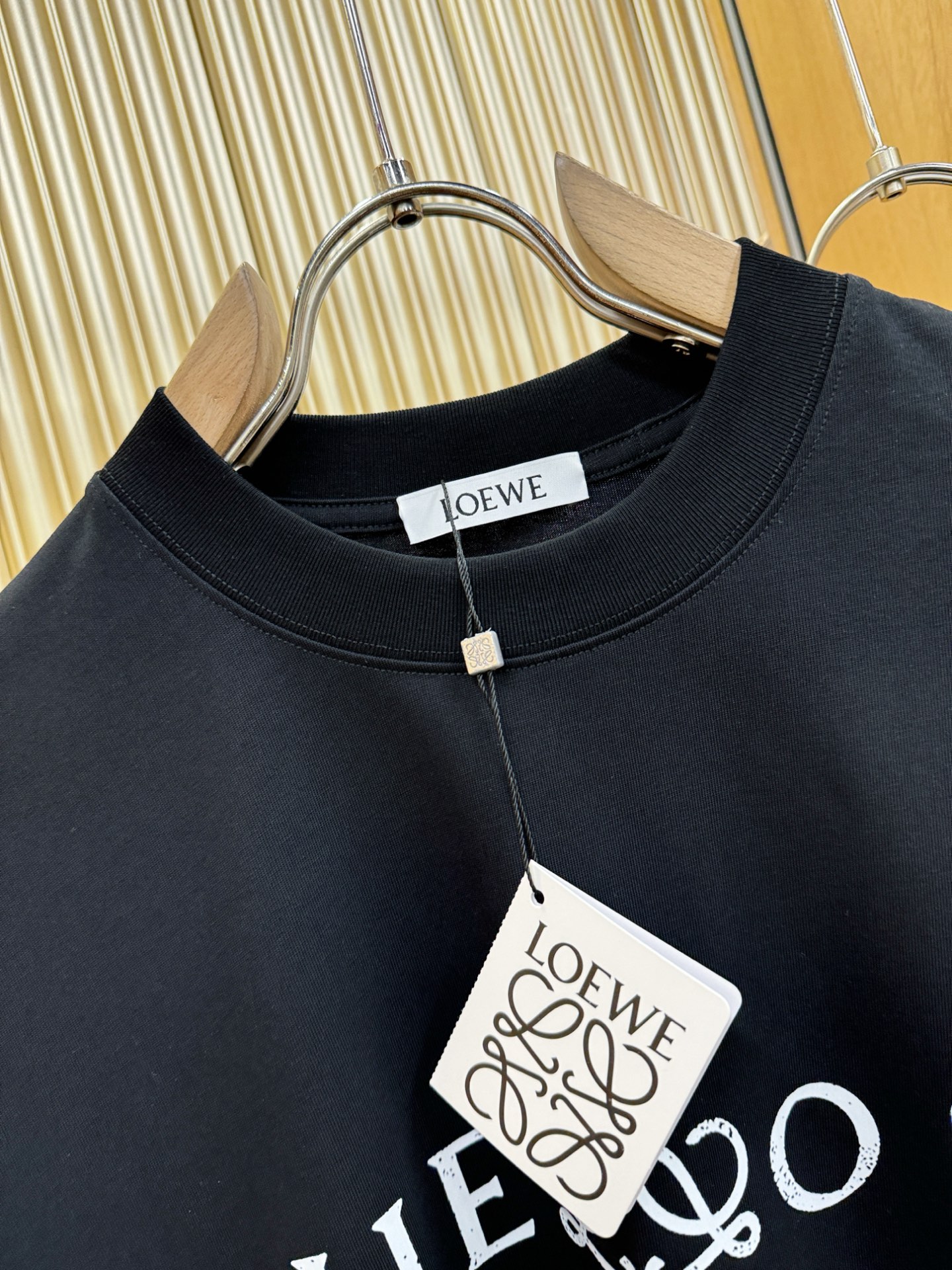 LOEWE罗意威 2026新款短袖T恤！走秀图案时尚休闲短袖T恤衫！设计logo设计！极具设计精选客供面