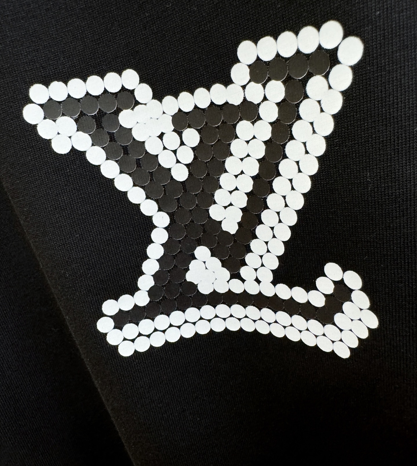 LV路易威登 2026新款短袖T恤！走秀图案时尚休闲短袖T恤衫！设计logo设计！极具设计精选客供面料，