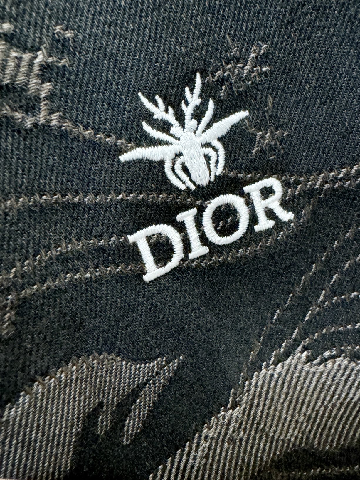 Dior迪奥 专柜新品，原版牛仔裤 原版重工打造，品牌经典LOGO设计，三标齐全！原版五金辅料。专柜定制