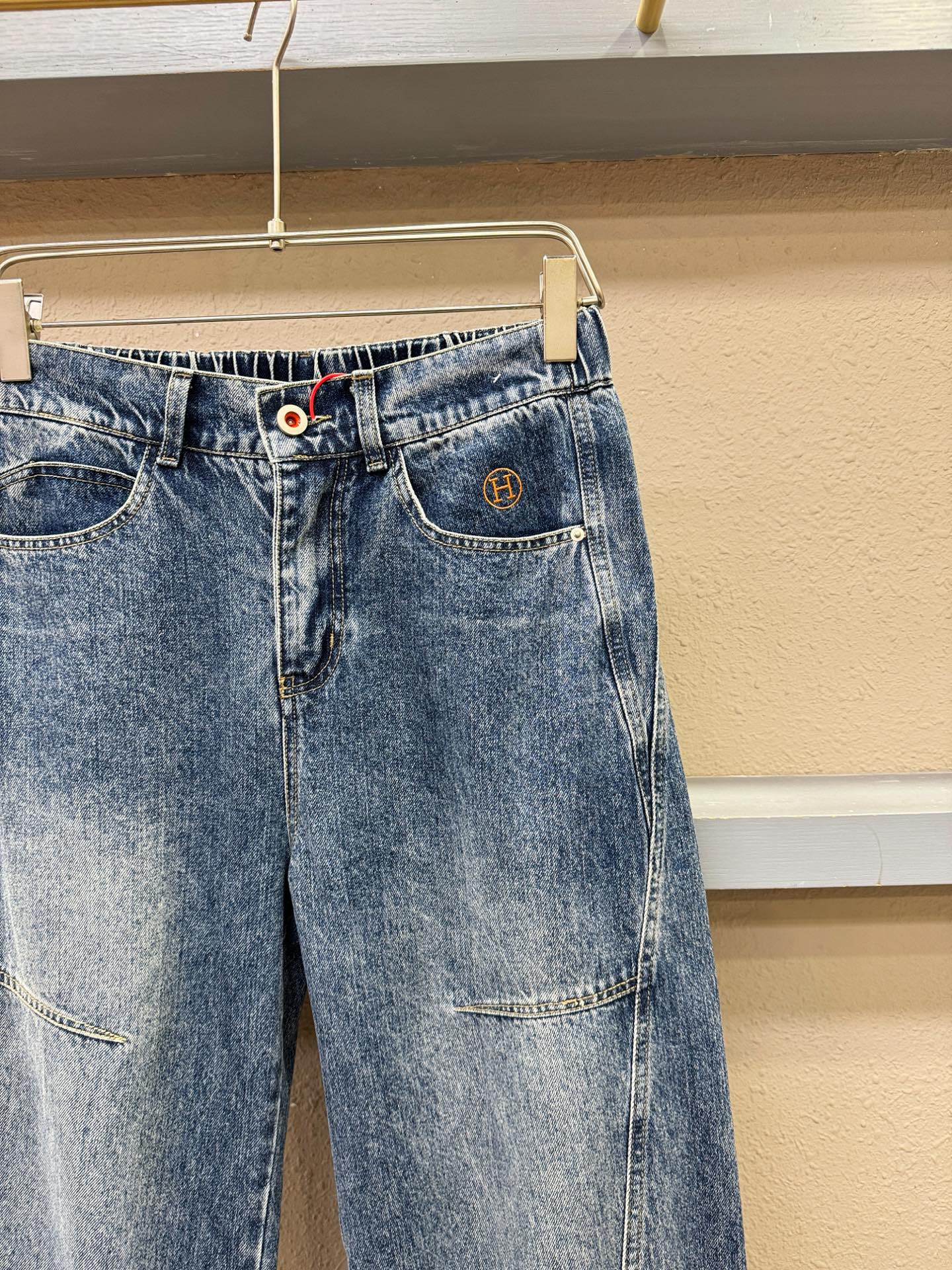 Hermès爱马仕 专柜新品，原版牛仔裤 原版重工打造，品牌经典LOGO设计，三标齐全！原版五金辅料。专