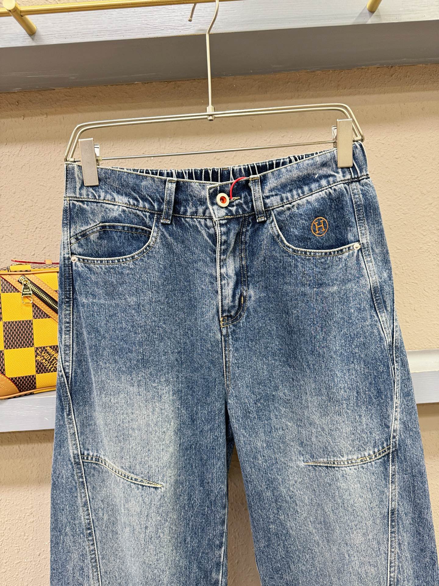 Hermès爱马仕 专柜新品，原版牛仔裤 原版重工打造，品牌经典LOGO设计，三标齐全！原版五金辅料。专