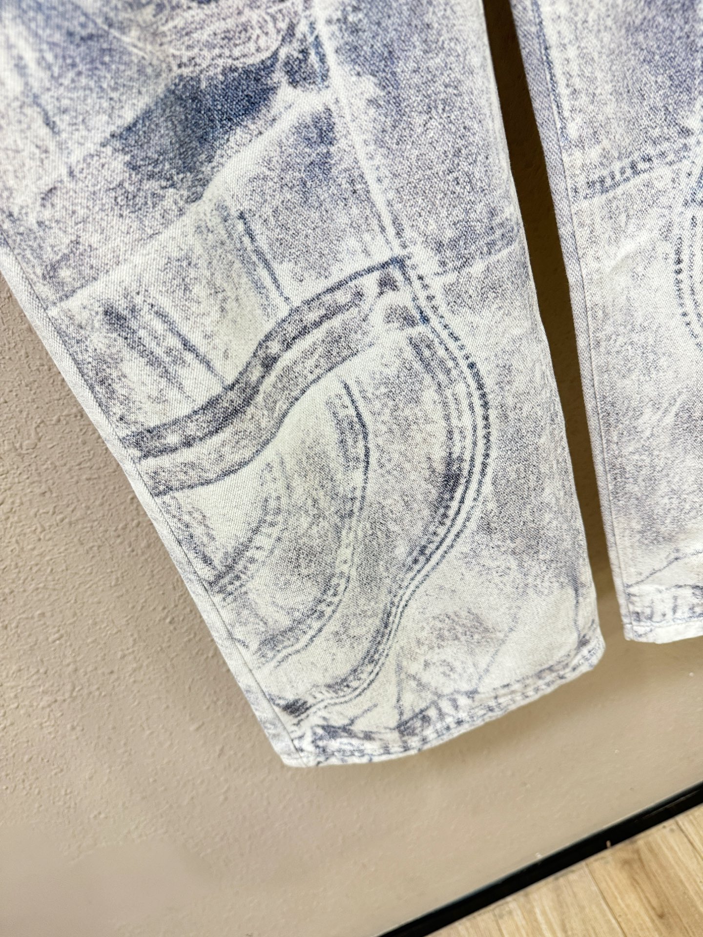 Acne Studlos 专柜新品，原版牛仔裤 原版重工打造，品牌经典LOGO设计，三标齐全！原版五金辅
