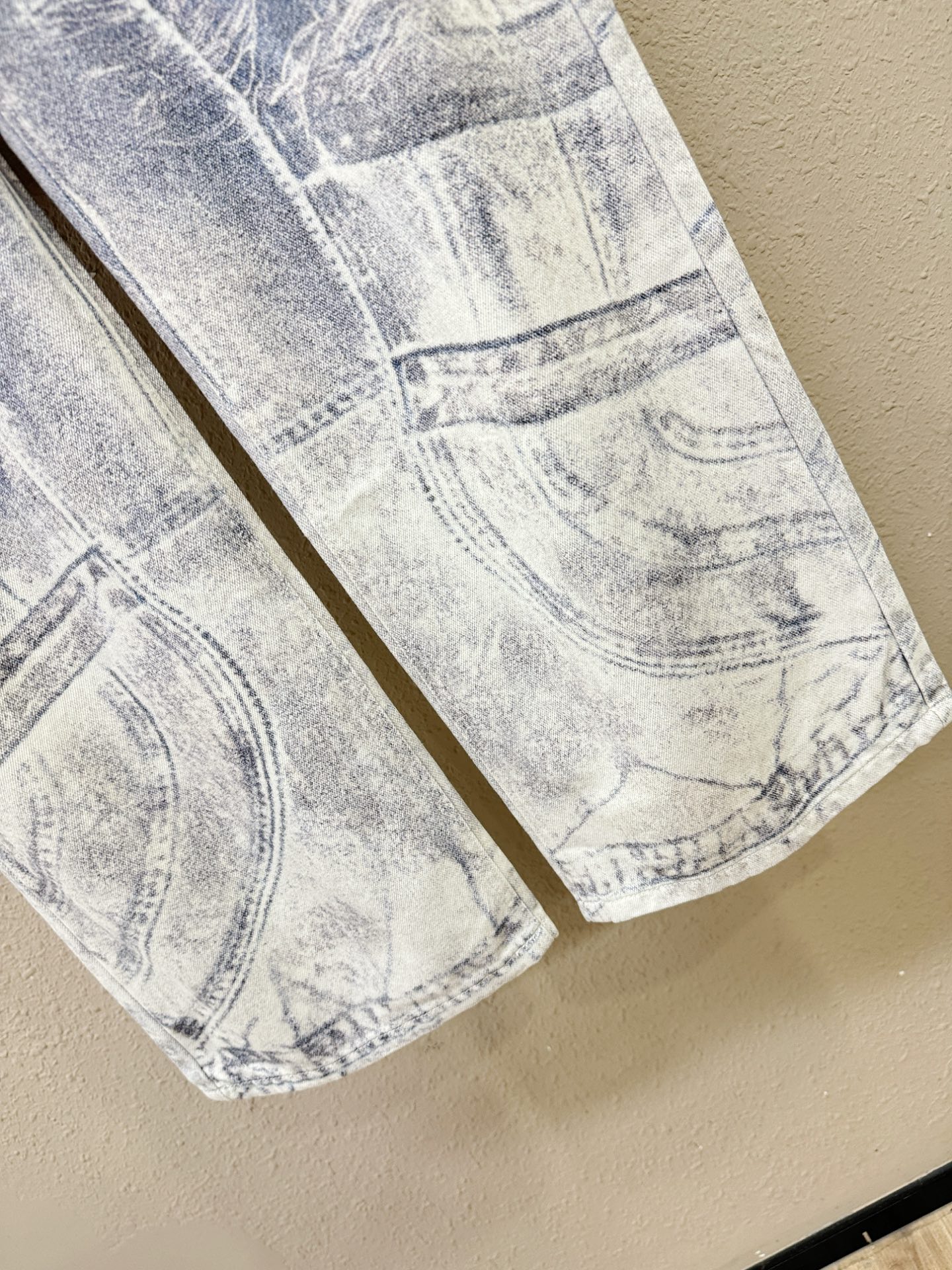 Acne Studlos 专柜新品，原版牛仔裤 原版重工打造，品牌经典LOGO设计，三标齐全！原版五金辅