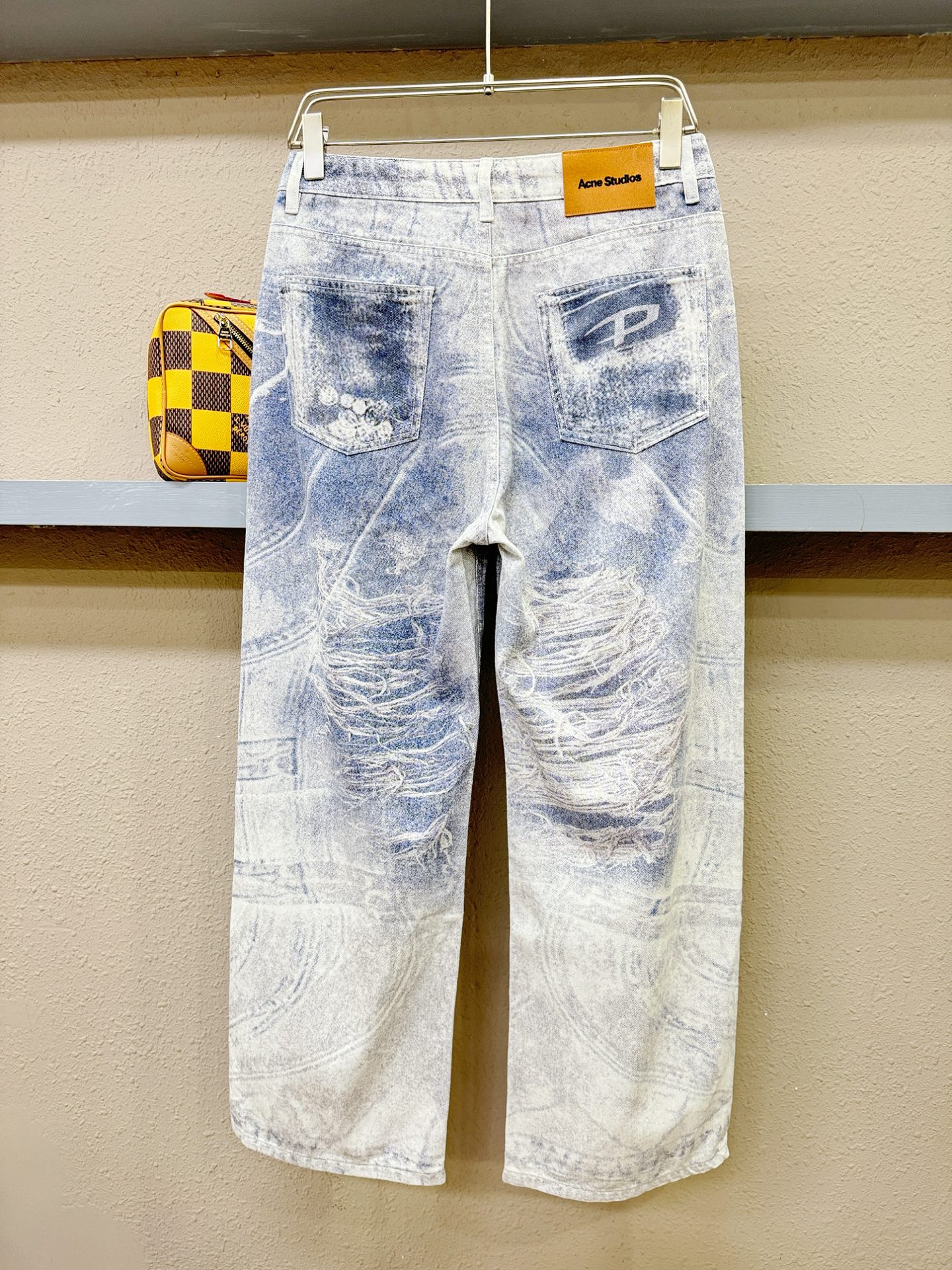 Acne Studlos 专柜新品，原版牛仔裤 原版重工打造，品牌经典LOGO设计，三标齐全！原版五金辅