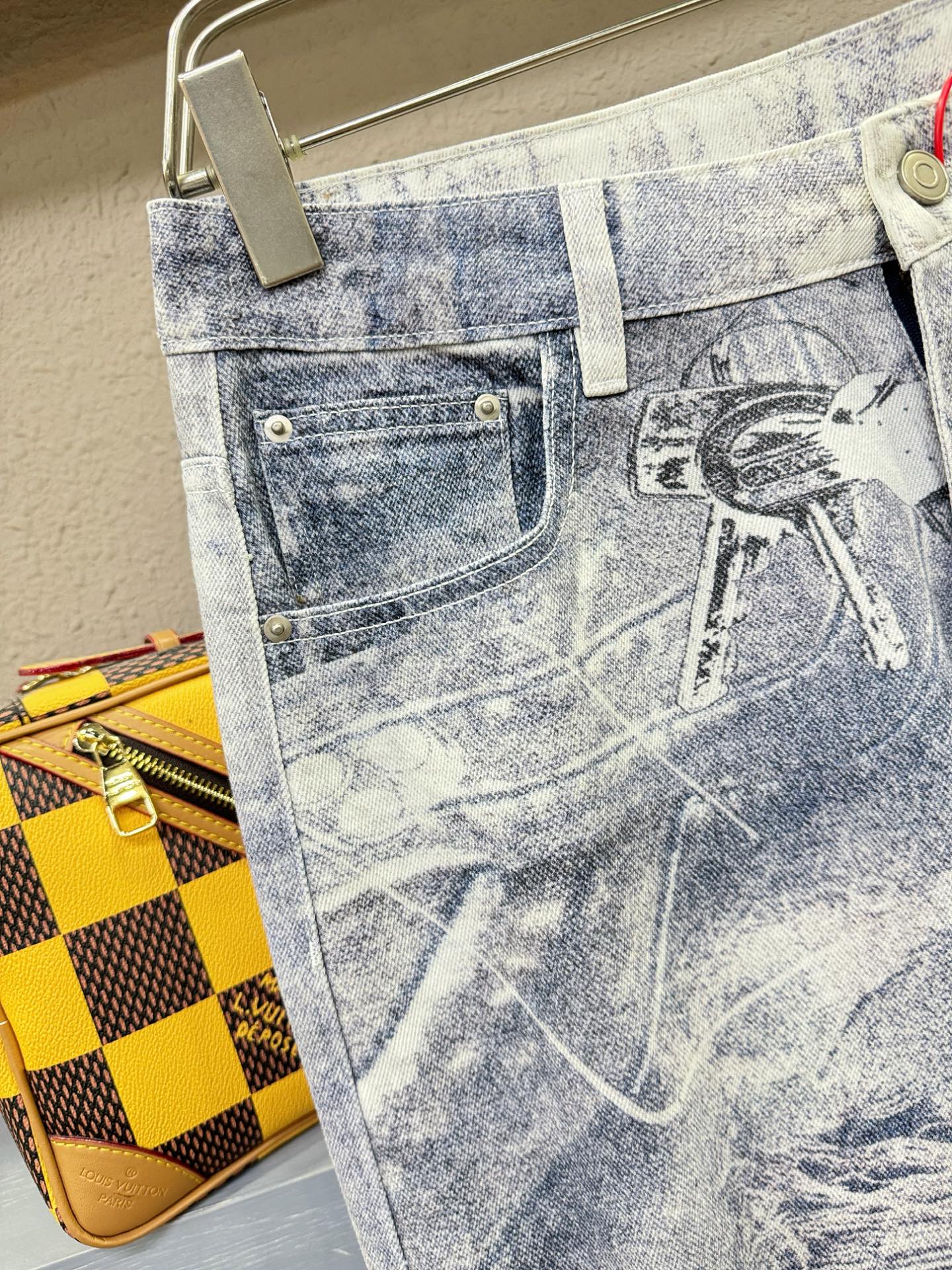 Acne Studlos 专柜新品，原版牛仔裤 原版重工打造，品牌经典LOGO设计，三标齐全！原版五金辅