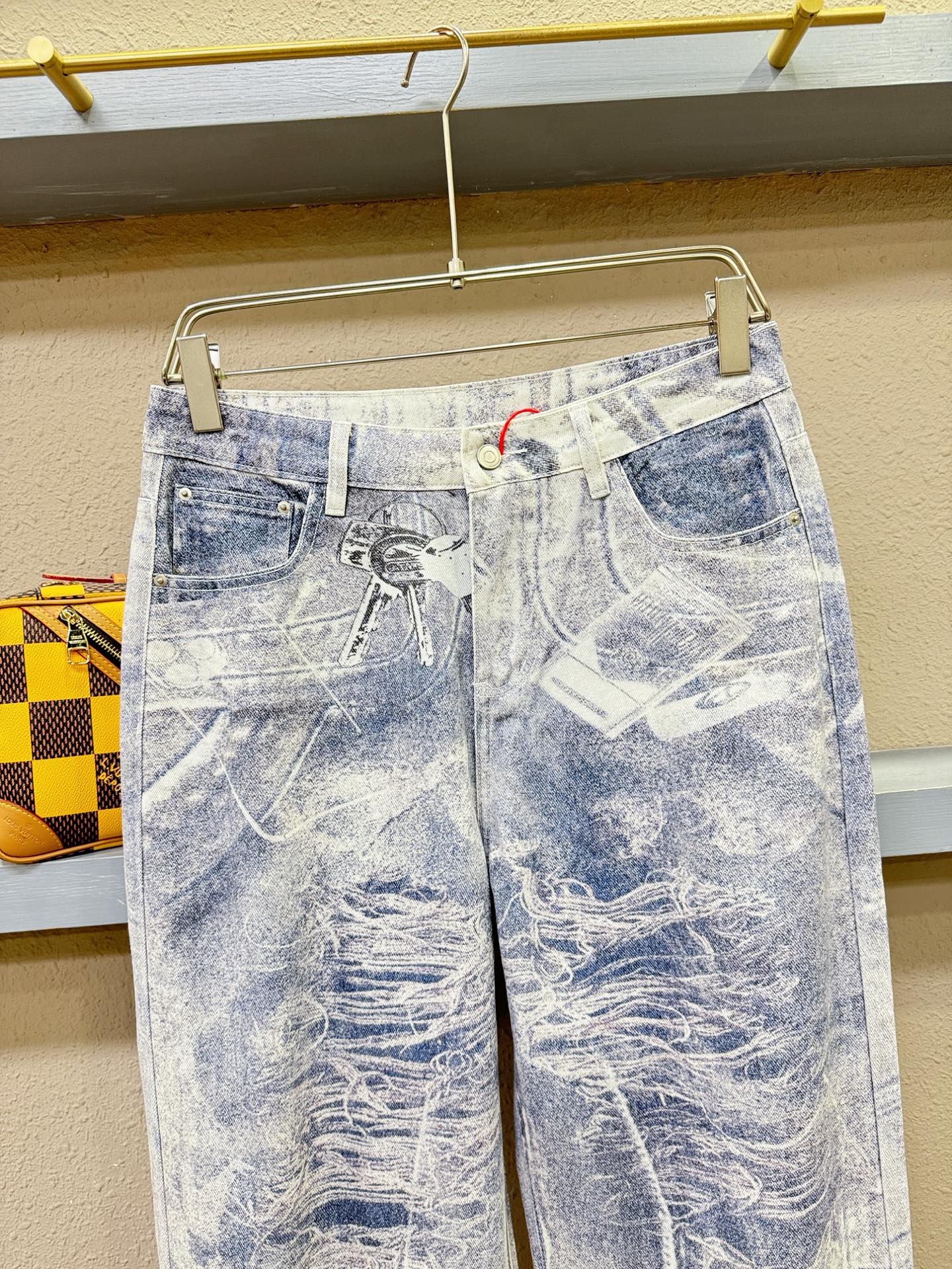 Acne Studlos 专柜新品，原版牛仔裤 原版重工打造，品牌经典LOGO设计，三标齐全！原版五金辅