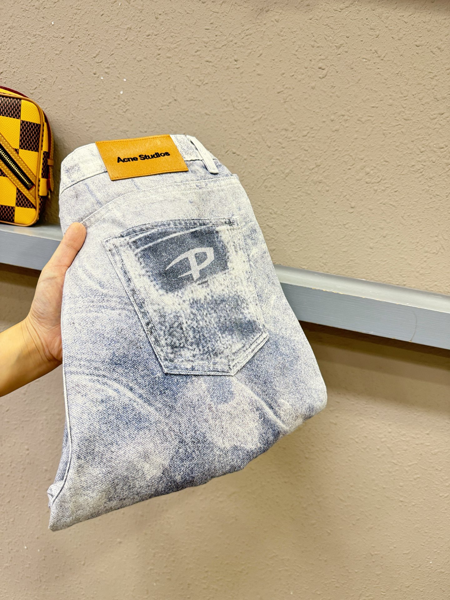 Acne Studlos 专柜新品，原版牛仔裤 原版重工打造，品牌经典LOGO设计，三标齐全！原版五金辅