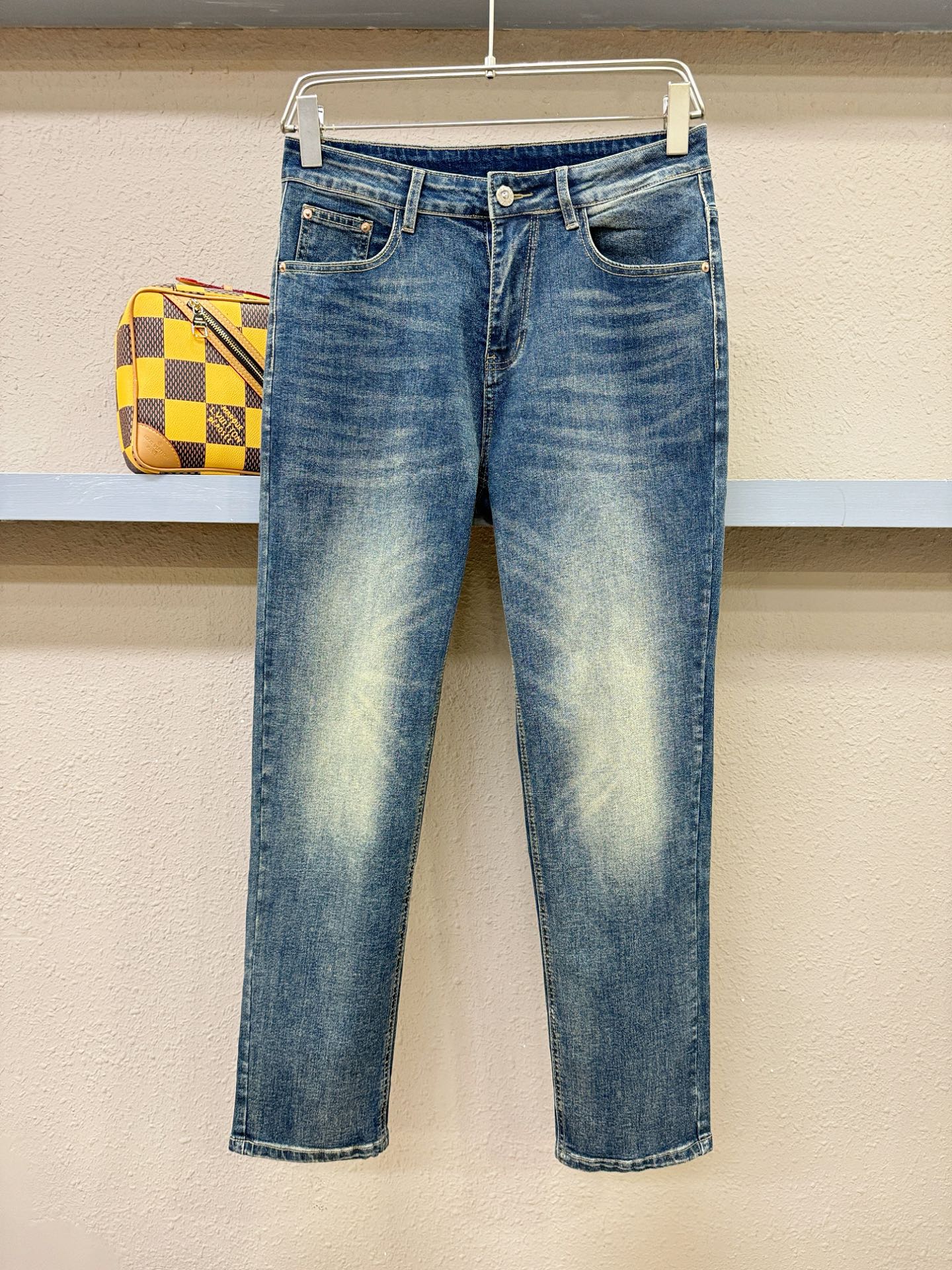 BURBERRY巴宝莉 专柜新品，原版牛仔裤 原版重工打造，品牌经典LOGO设计，三标齐全！原版五金辅料