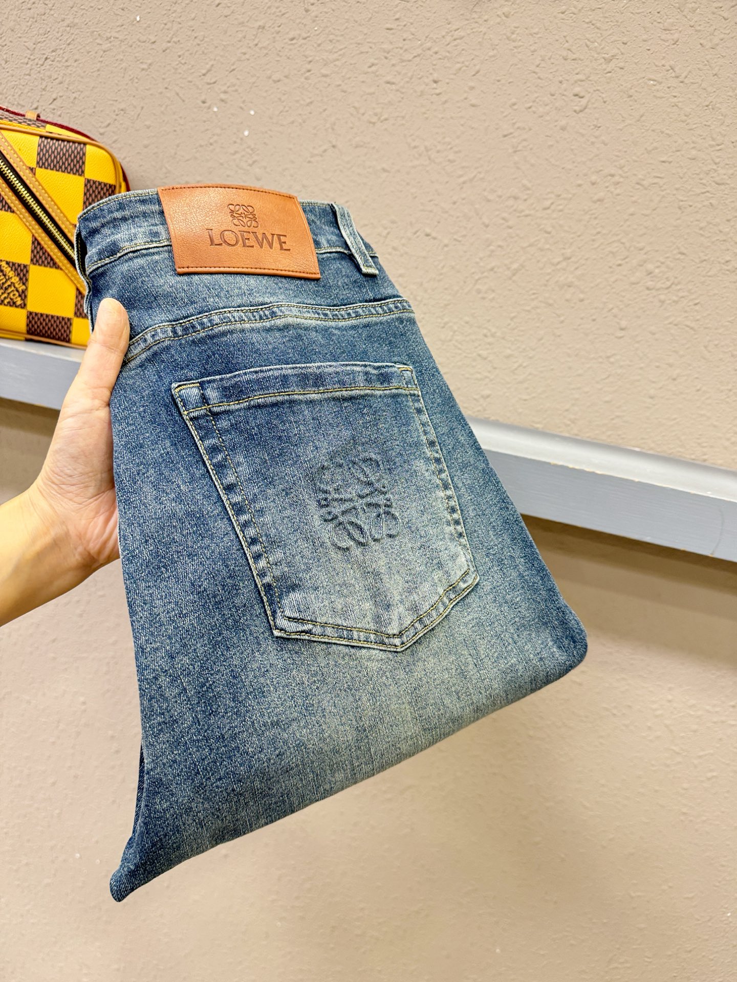 LOEWE罗意威 专柜新品，原版牛仔裤 原版重工打造，品牌经典LOGO设计，三标齐全！原版五金辅料。专柜