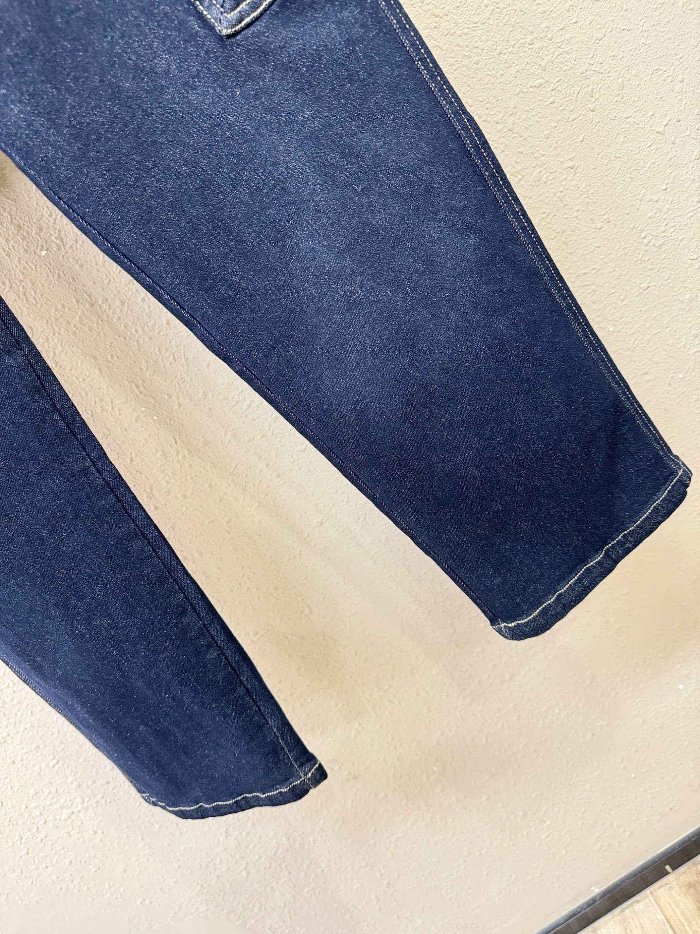 Arcteryx始祖鸟 专柜新品，原版牛仔裤 原版重工打造，品牌经典LOGO设计，三标齐全！原版五金辅料