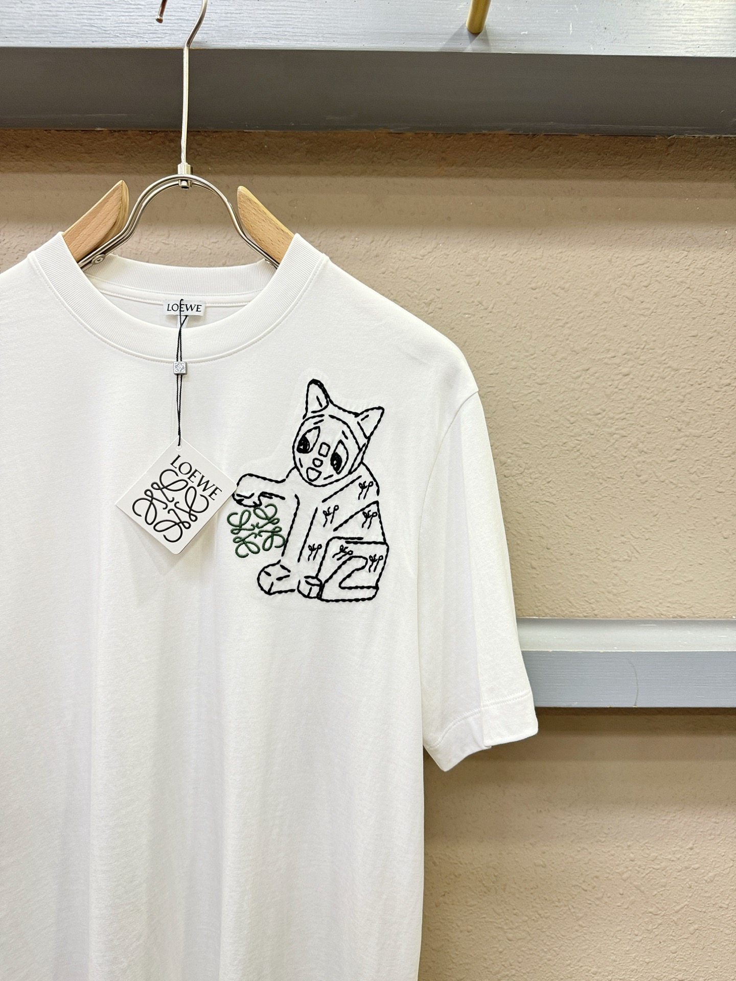 LOEWE罗意威 2026新款短袖T恤！走秀图案时尚休闲短袖T恤衫！设计logo设计！极具设计精选客供面