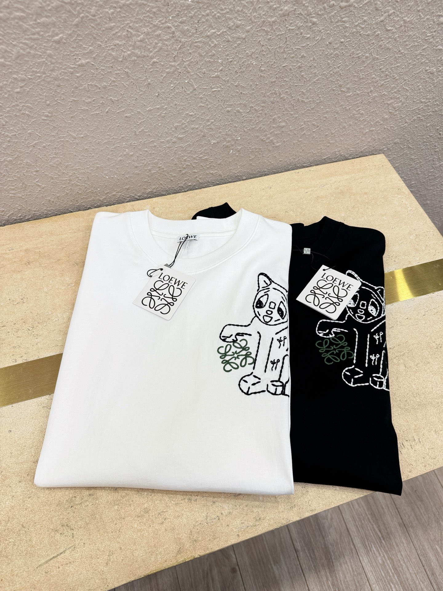 LOEWE罗意威 2026新款短袖T恤！走秀图案时尚休闲短袖T恤衫！设计logo设计！极具设计精选客供面