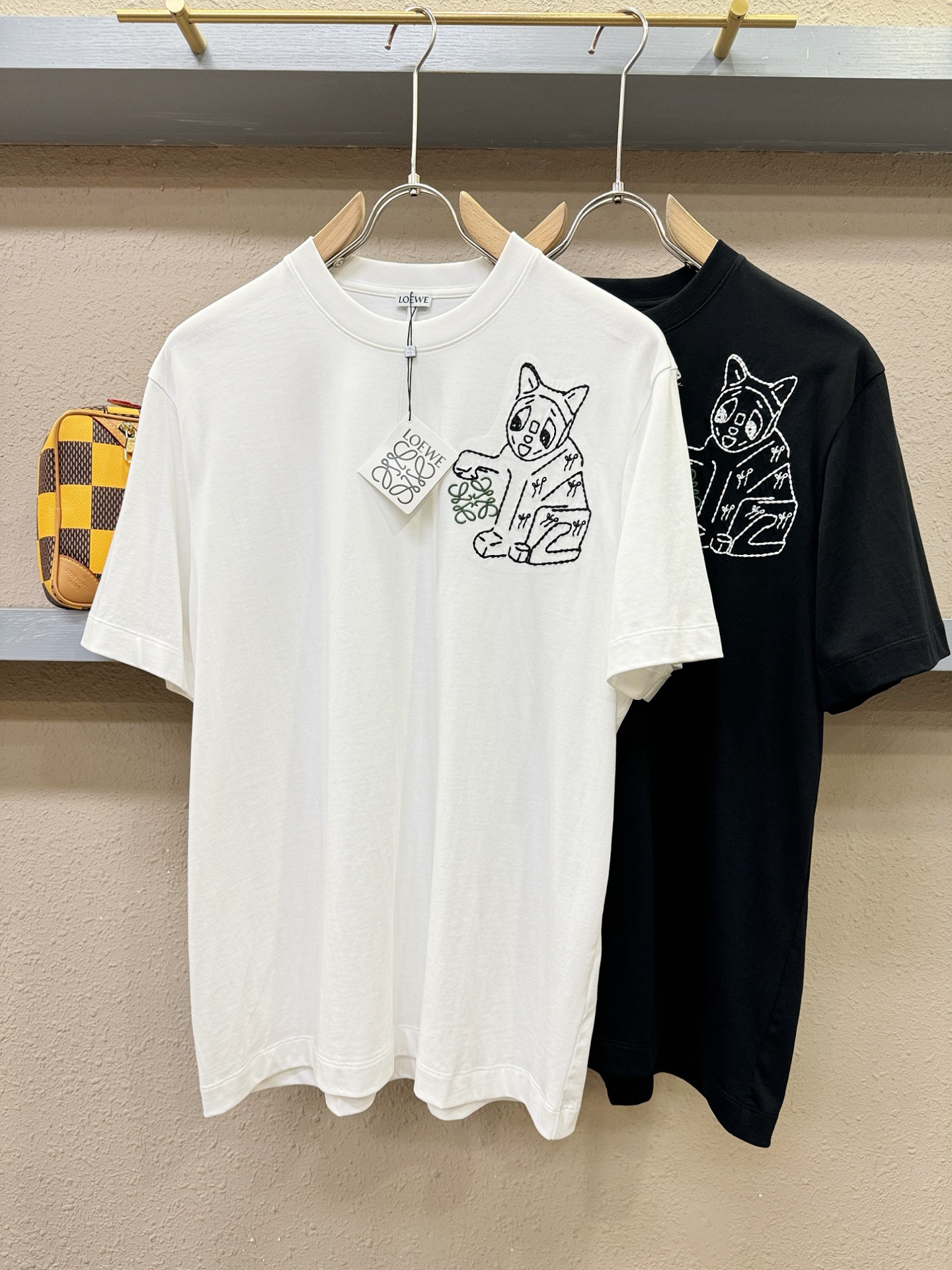 LOEWE罗意威 2026新款短袖T恤！走秀图案时尚休闲短袖T恤衫！设计logo设计！极具设计精选客供面