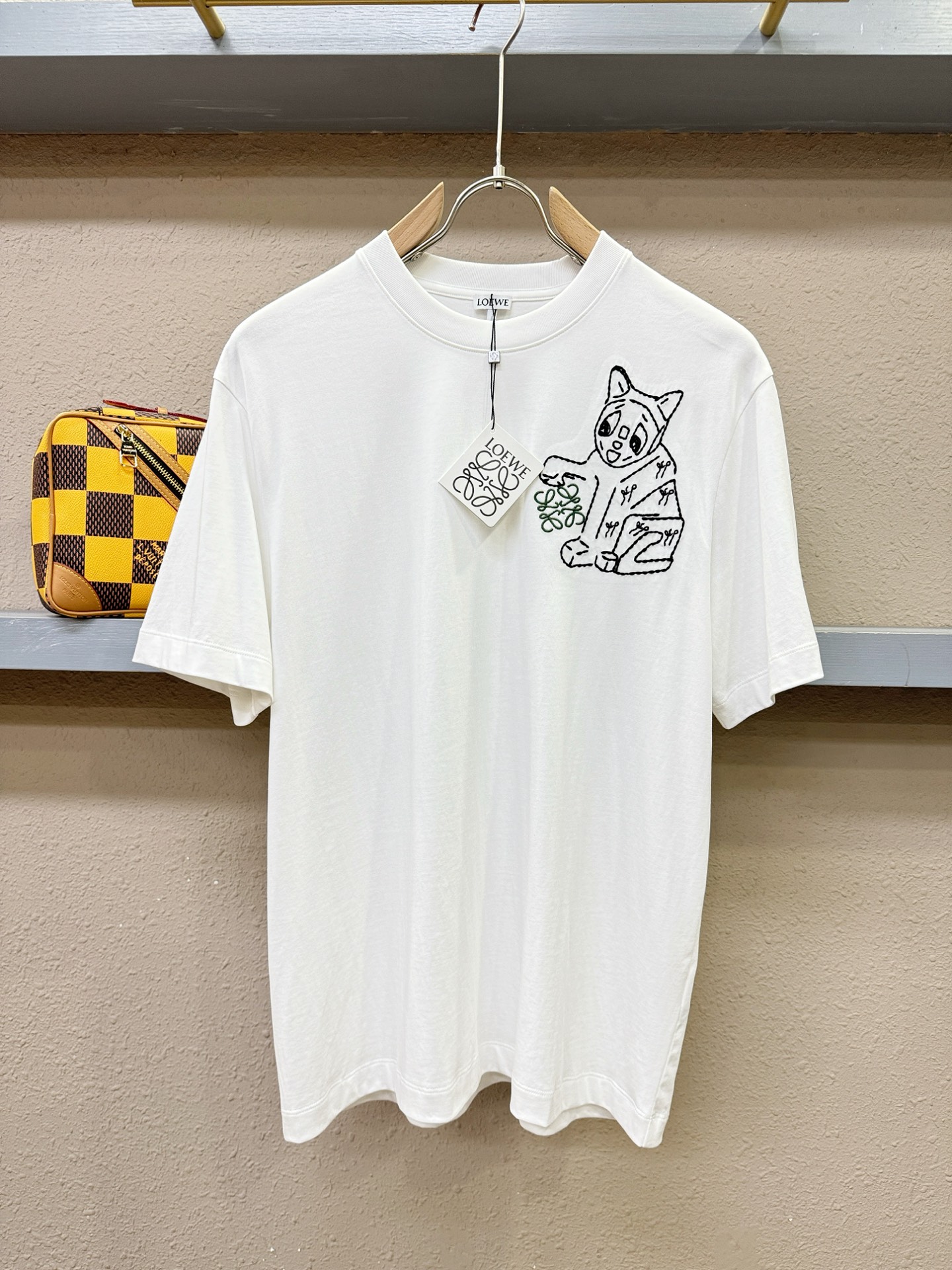 LOEWE罗意威 2026新款短袖T恤！走秀图案时尚休闲短袖T恤衫！设计logo设计！极具设计精选客供面