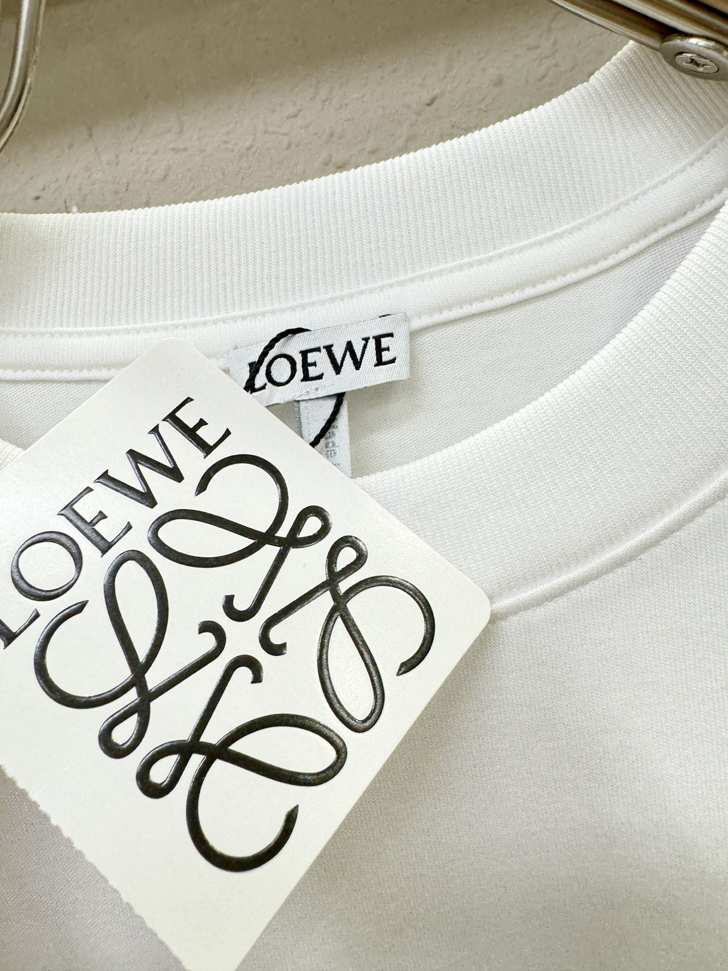 LOEWE罗意威 2026新款短袖T恤！走秀图案时尚休闲短袖T恤衫！设计logo设计！极具设计精选客供面