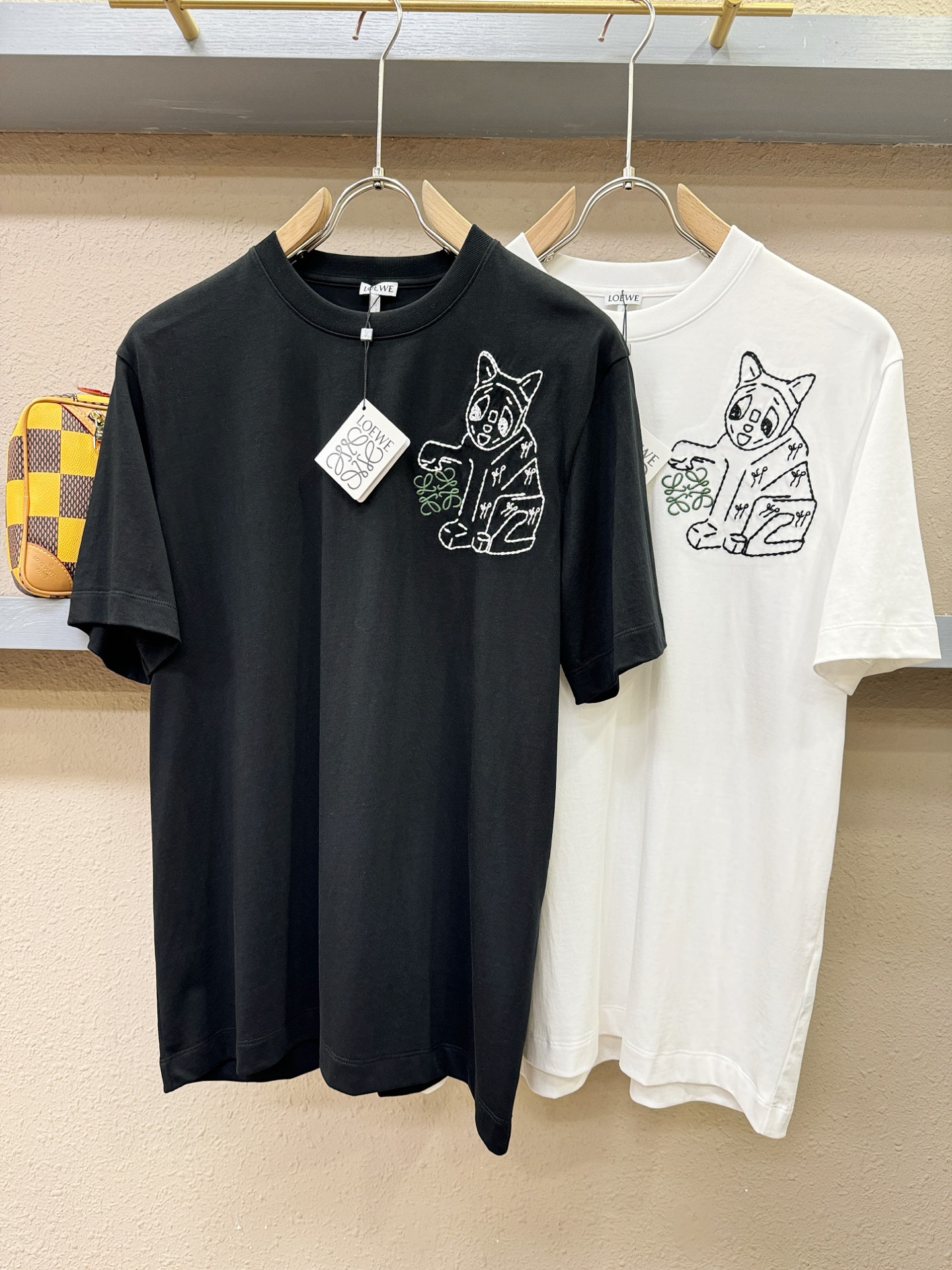 LOEWE罗意威 2026新款短袖T恤！走秀图案时尚休闲短袖T恤衫！设计logo设计！极具设计精选客供面