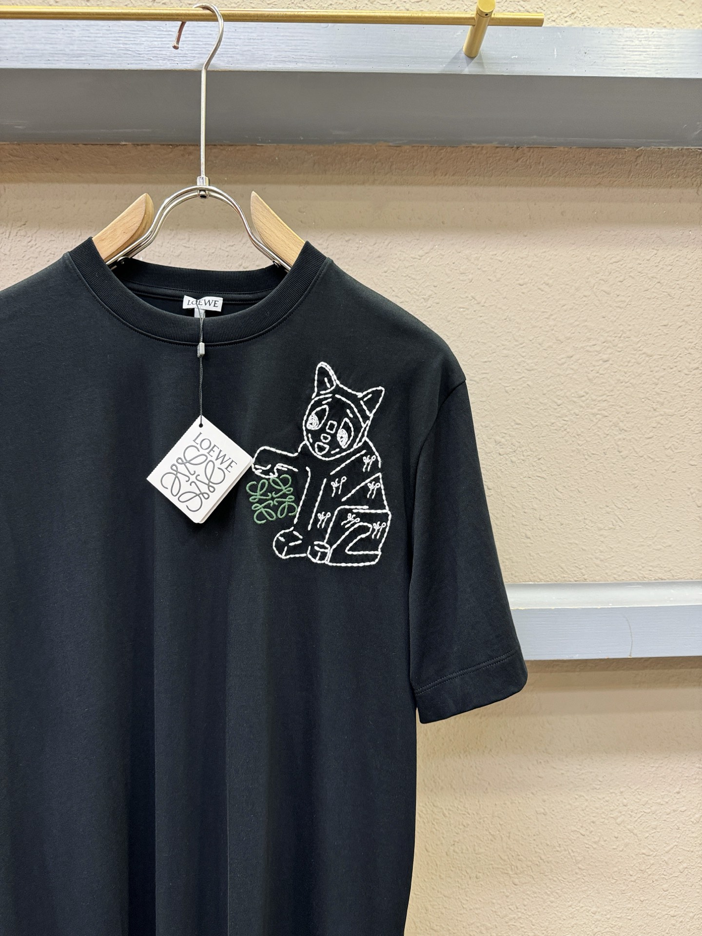 LOEWE罗意威 2026新款短袖T恤！走秀图案时尚休闲短袖T恤衫！设计logo设计！极具设计精选客供面