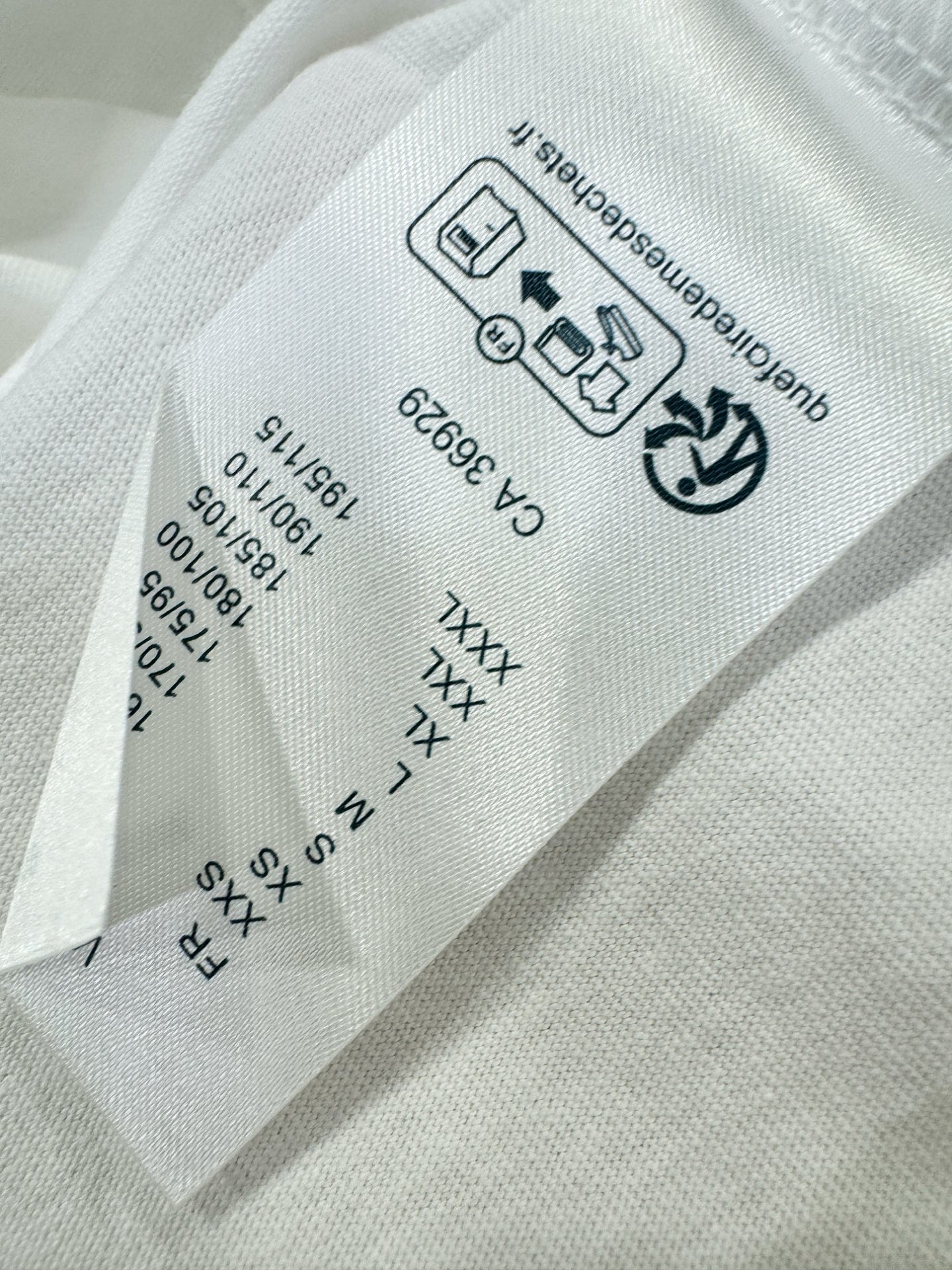 LV路易威登 2026新款短袖T恤！走秀图案时尚休闲短袖T恤衫！设计logo设计！极具设计精选客供面料，