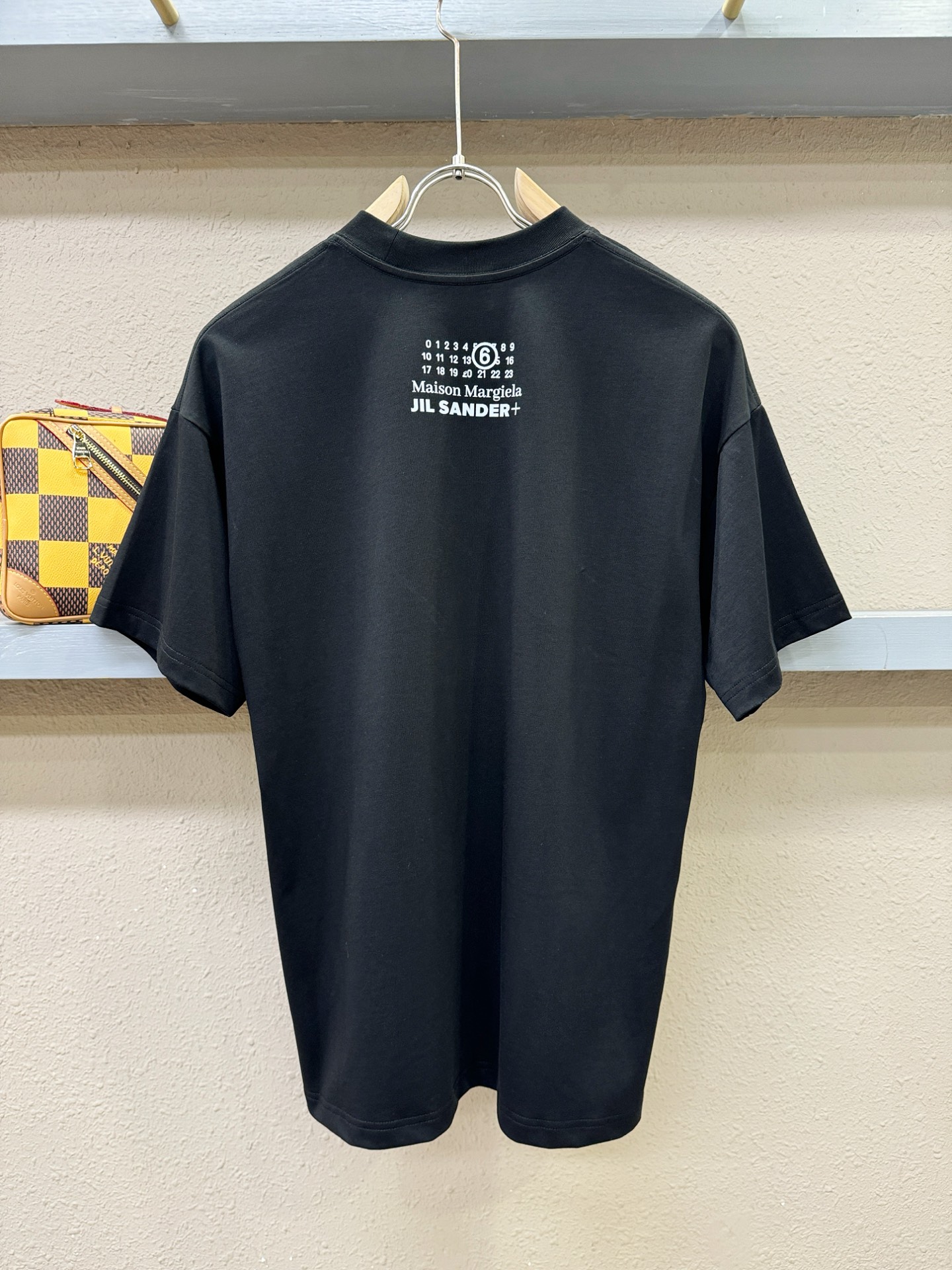 马吉拉 2026新款短袖T恤！走秀图案时尚休闲短袖T恤衫！设计logo设计！极具设计精选客供面料，手感柔