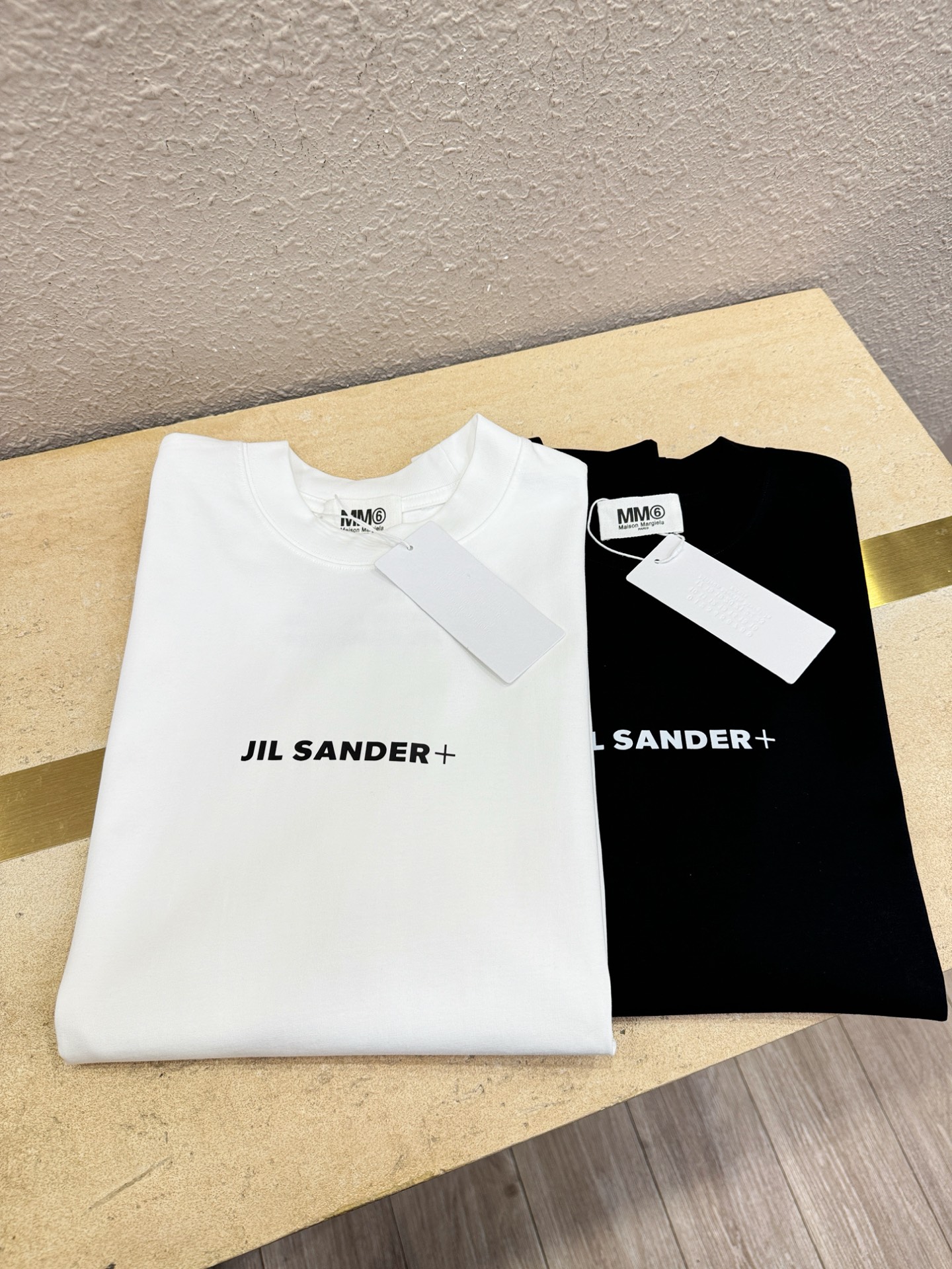 马吉拉 2026新款短袖T恤！走秀图案时尚休闲短袖T恤衫！设计logo设计！极具设计精选客供面料，手感柔