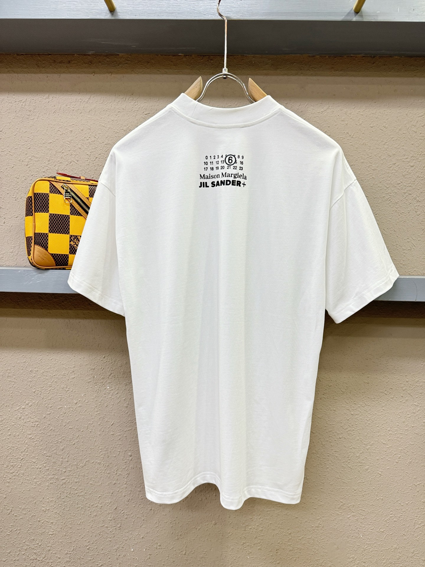 马吉拉 2026新款短袖T恤！走秀图案时尚休闲短袖T恤衫！设计logo设计！极具设计精选客供面料，手感柔