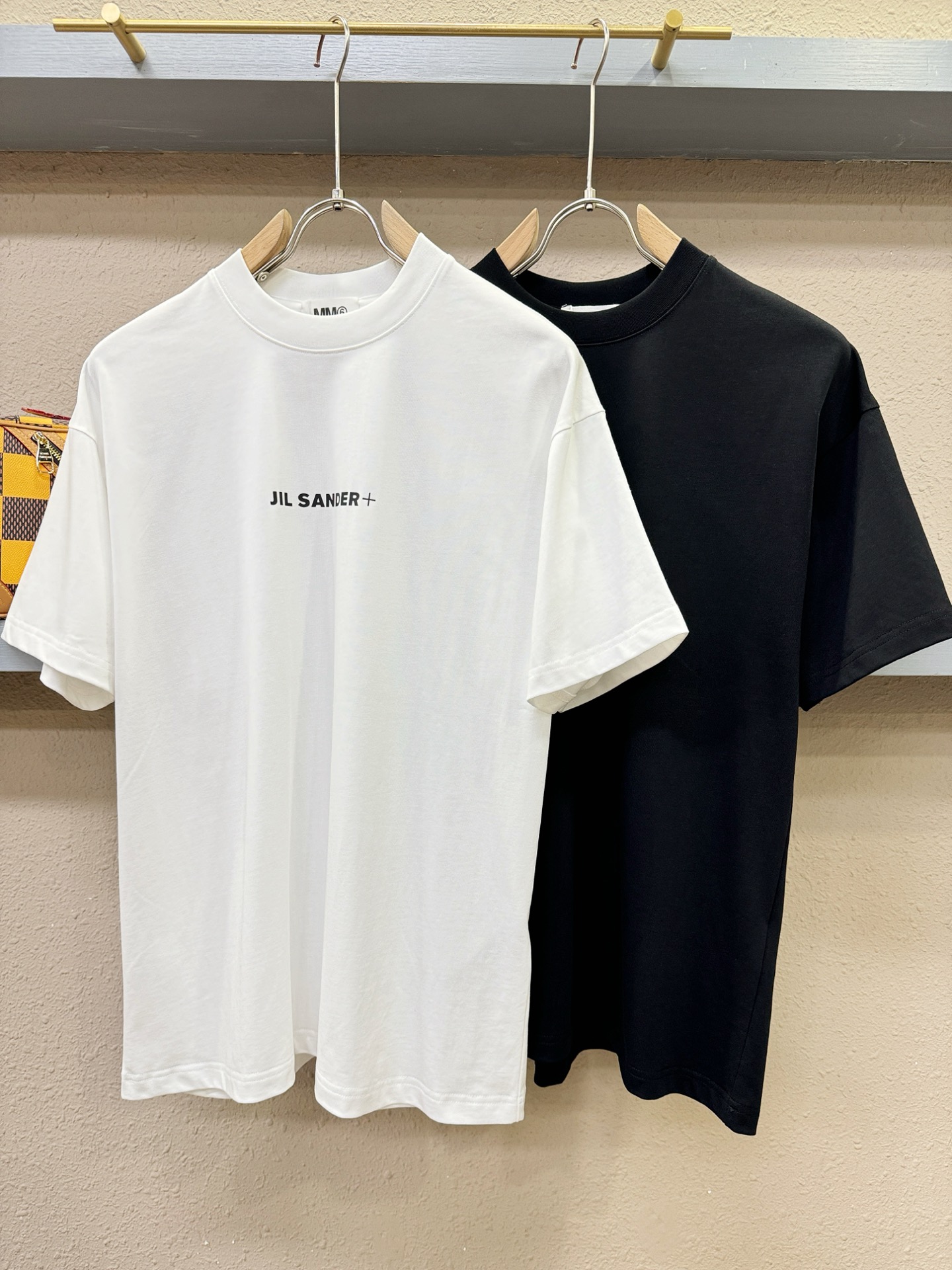 马吉拉 2026新款短袖T恤！走秀图案时尚休闲短袖T恤衫！设计logo设计！极具设计精选客供面料，手感柔