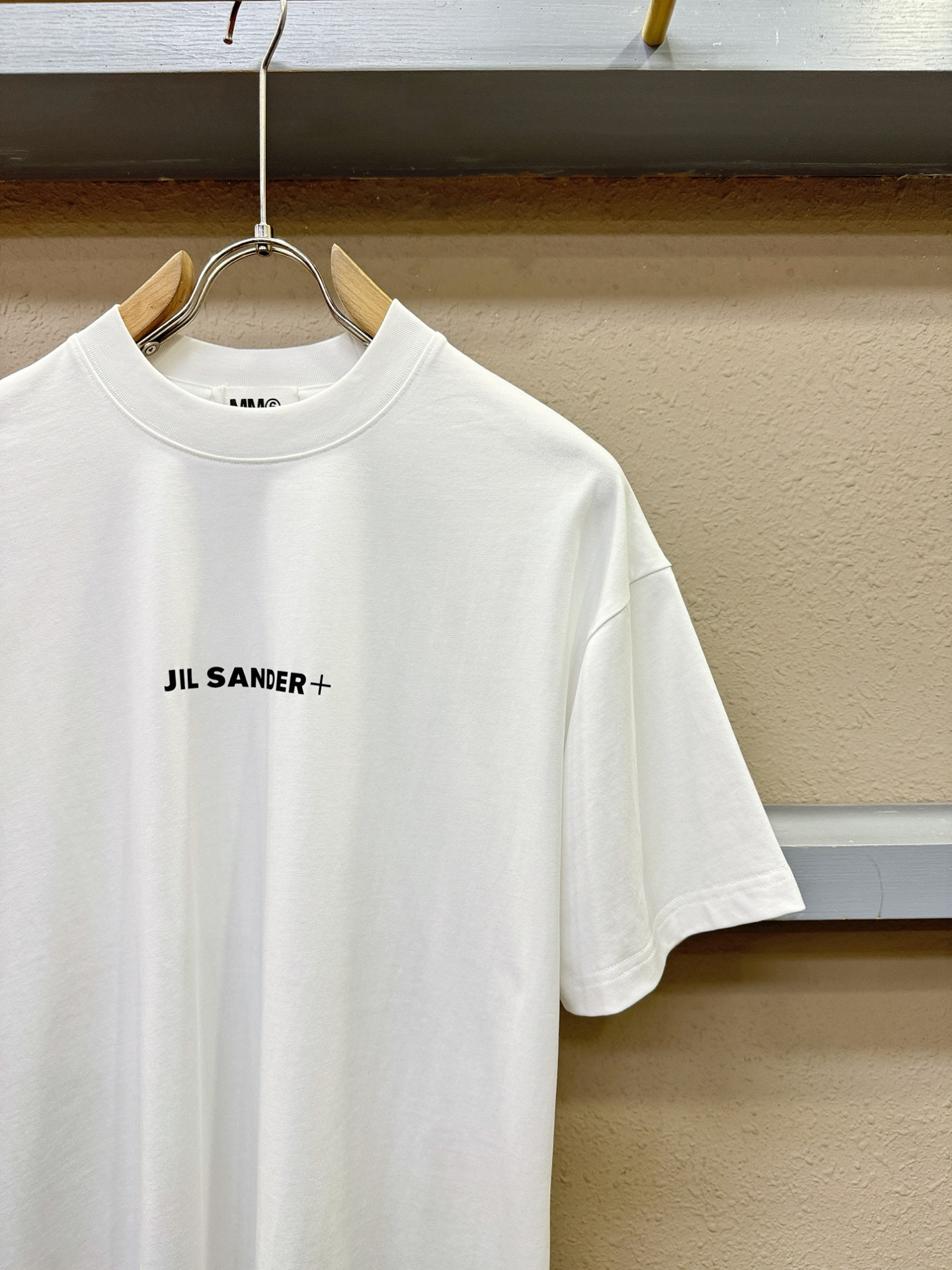 马吉拉 2026新款短袖T恤！走秀图案时尚休闲短袖T恤衫！设计logo设计！极具设计精选客供面料，手感柔