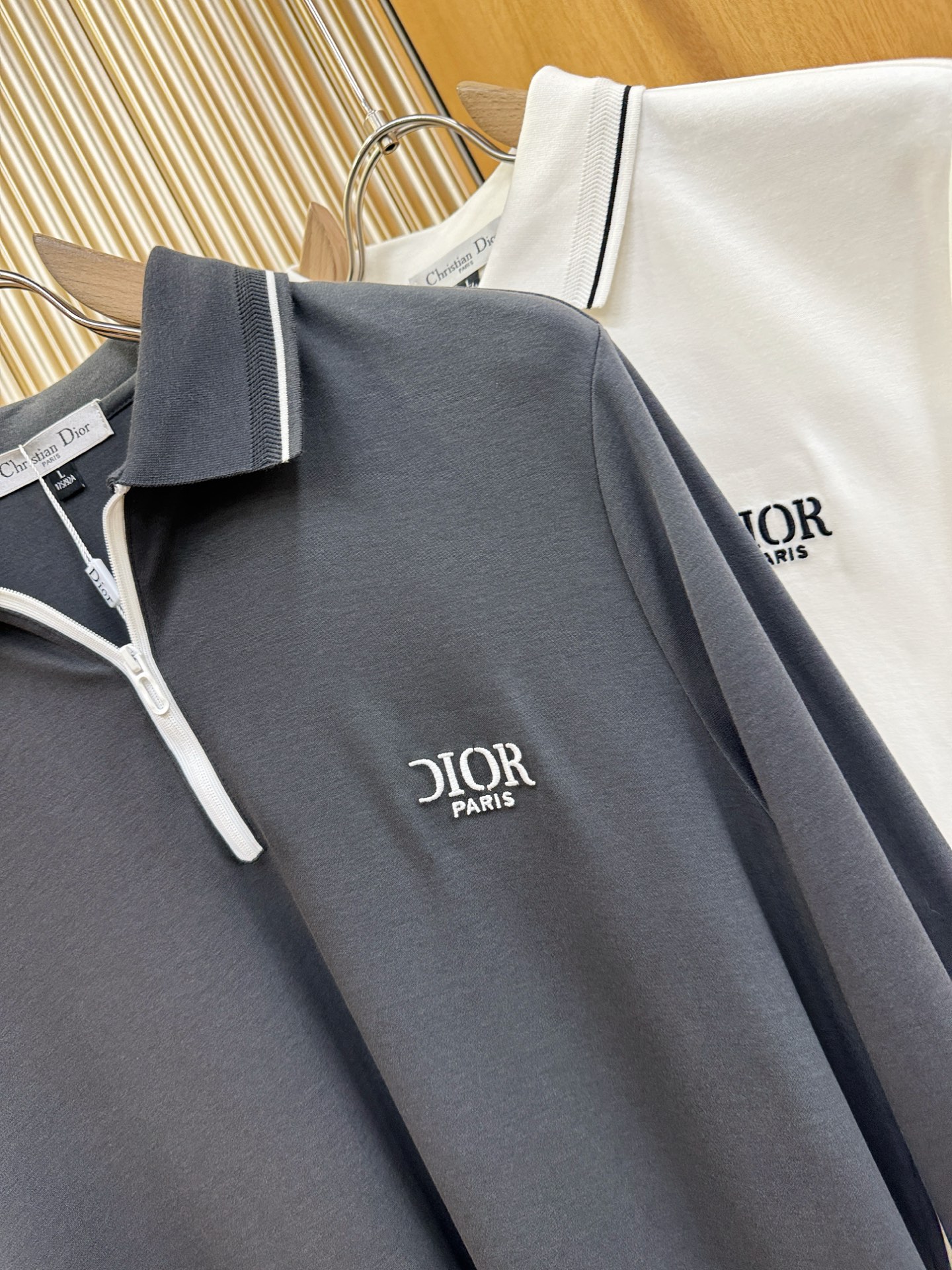 Dior迪奥 新品 长袖翻领，经典Logo设计，百搭款 官网同步发售 定制面料，柔软细腻 舒适透气，亲肤