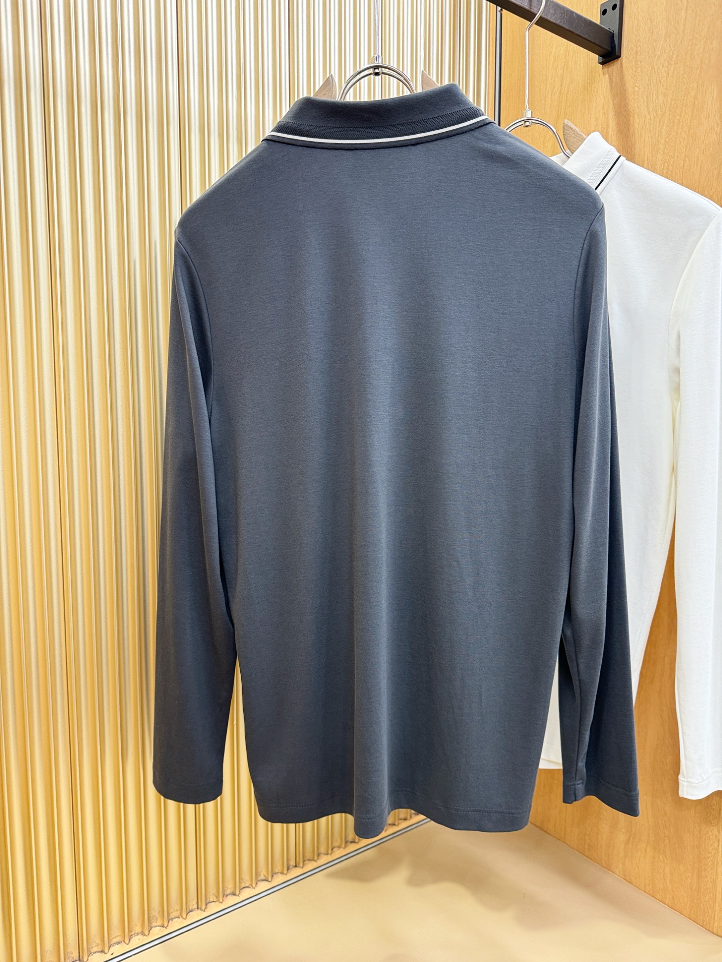 Dior迪奥 新品 长袖翻领，经典Logo设计，百搭款 官网同步发售 定制面料，柔软细腻 舒适透气，亲肤