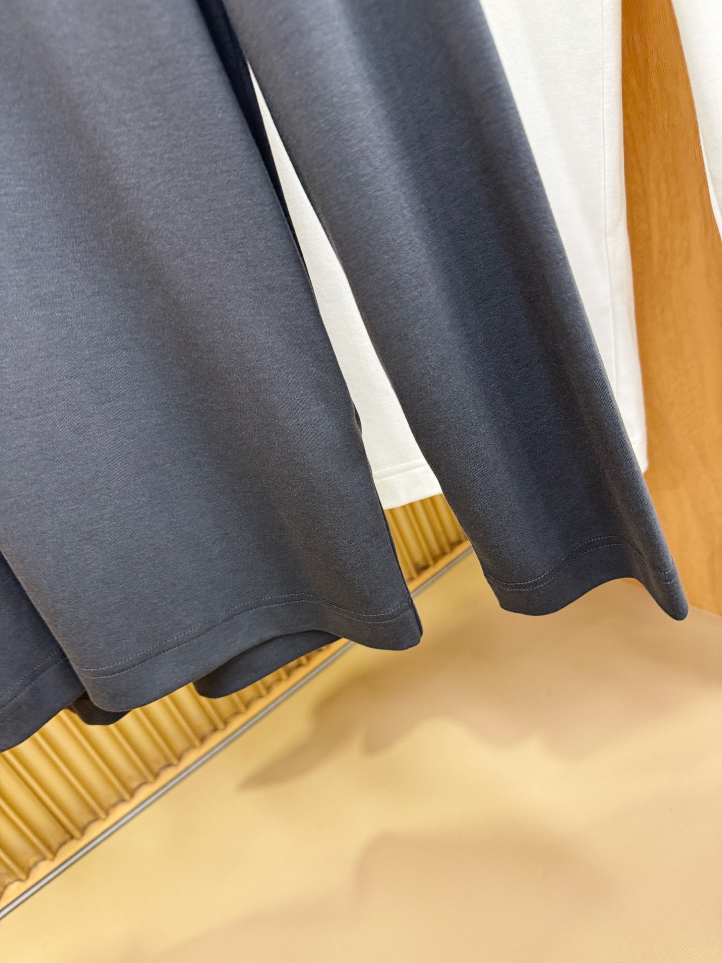 Dior迪奥 新品 长袖翻领，经典Logo设计，百搭款 官网同步发售 定制面料，柔软细腻 舒适透气，亲肤