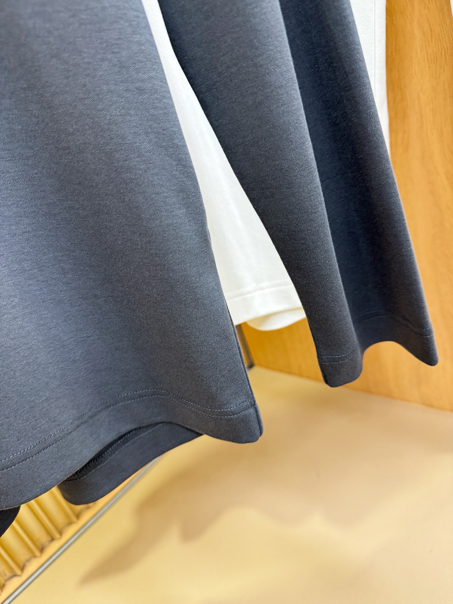 Dior迪奥 新品 长袖翻领，经典Logo设计，百搭款 官网同步发售 定制面料，柔软细腻 舒适透气，亲肤