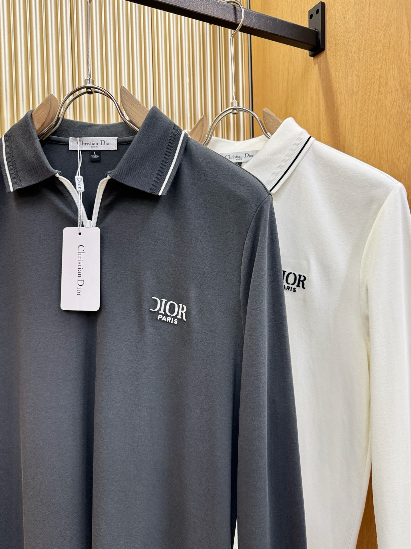 Dior迪奥 新品 长袖翻领，经典Logo设计，百搭款 官网同步发售 定制面料，柔软细腻 舒适透气，亲肤