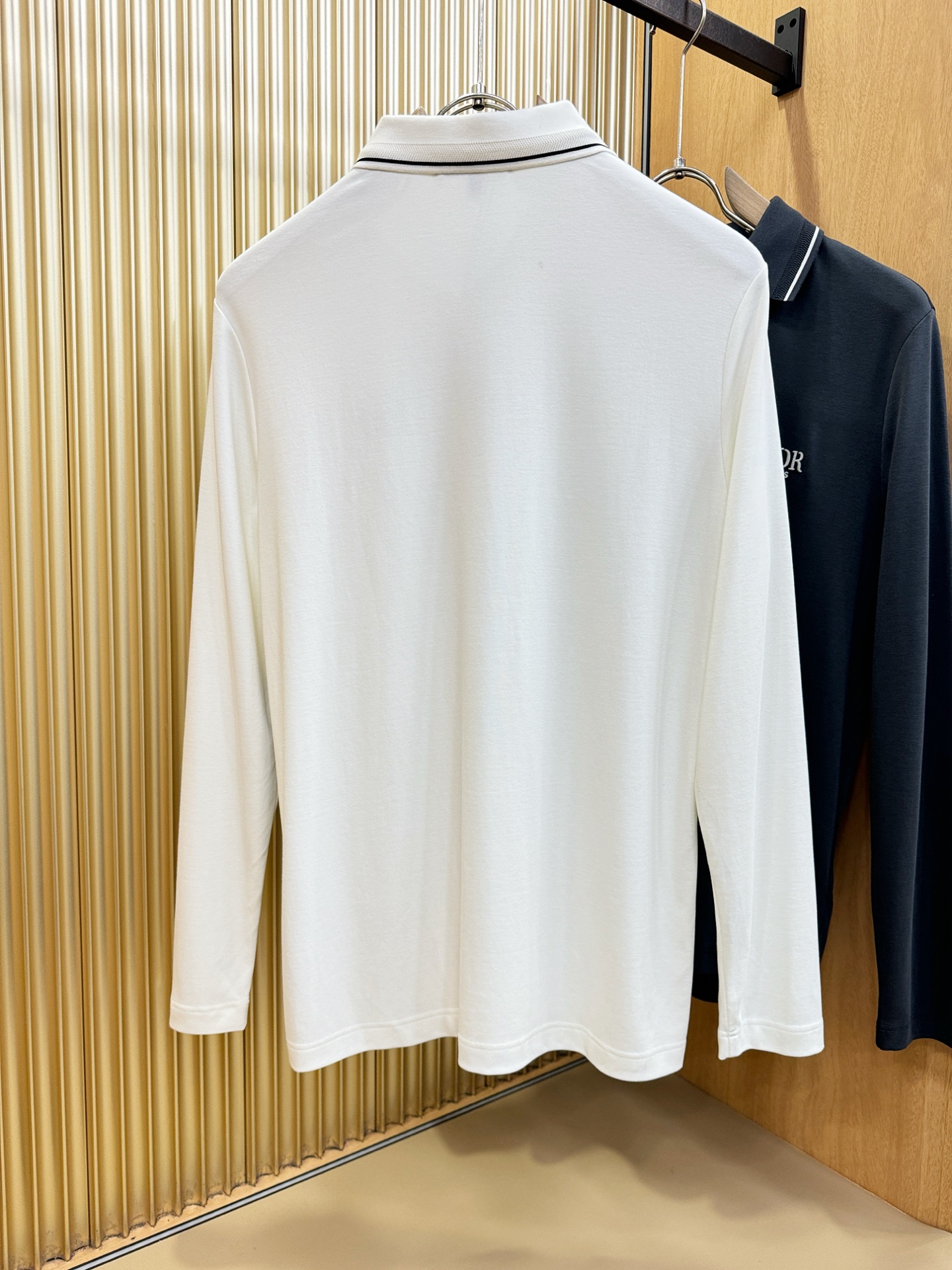 Dior迪奥 新品 长袖翻领，经典Logo设计，百搭款 官网同步发售 定制面料，柔软细腻 舒适透气，亲肤