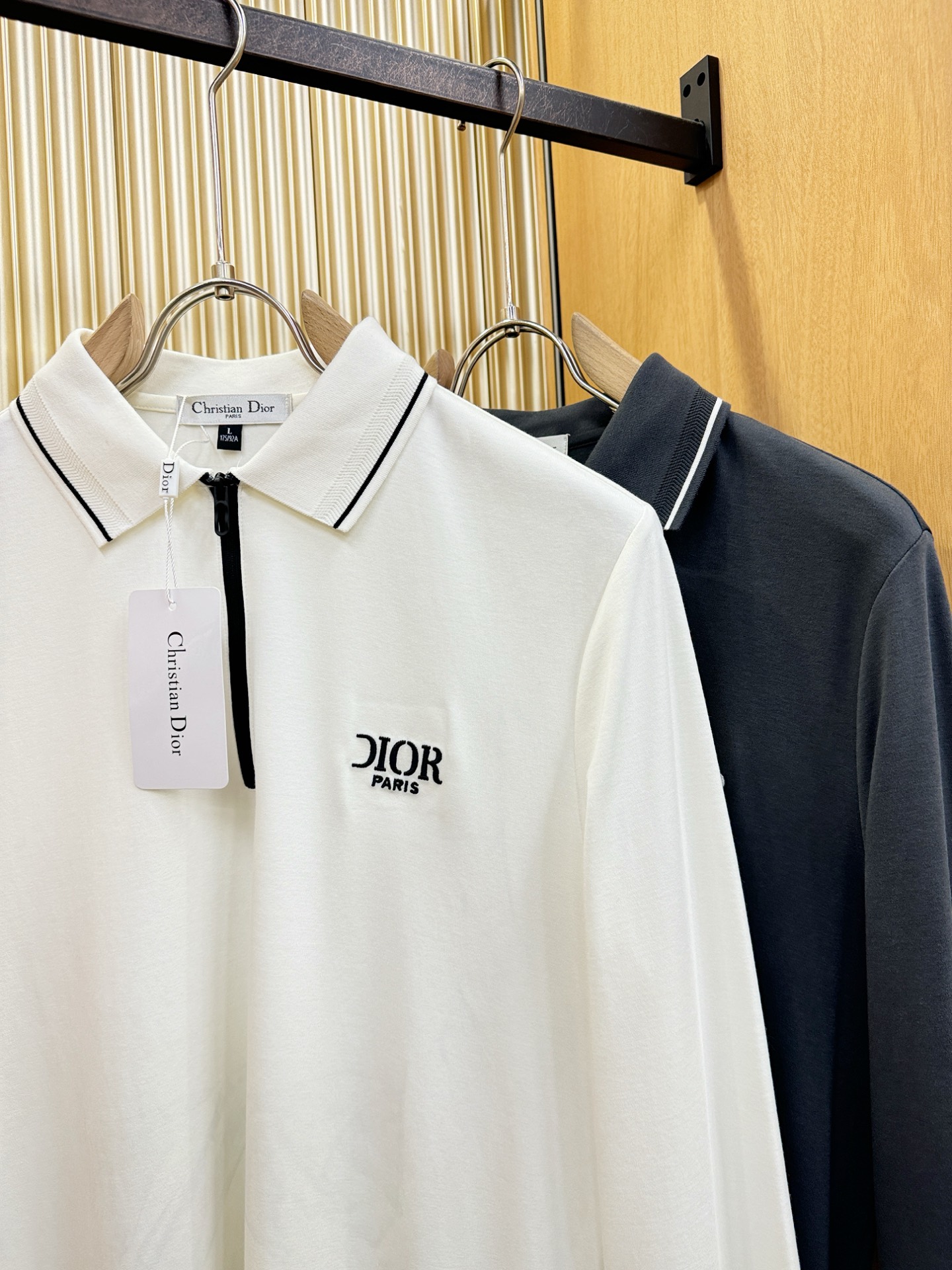 Dior迪奥 新品 长袖翻领，经典Logo设计，百搭款 官网同步发售 定制面料，柔软细腻 舒适透气，亲肤