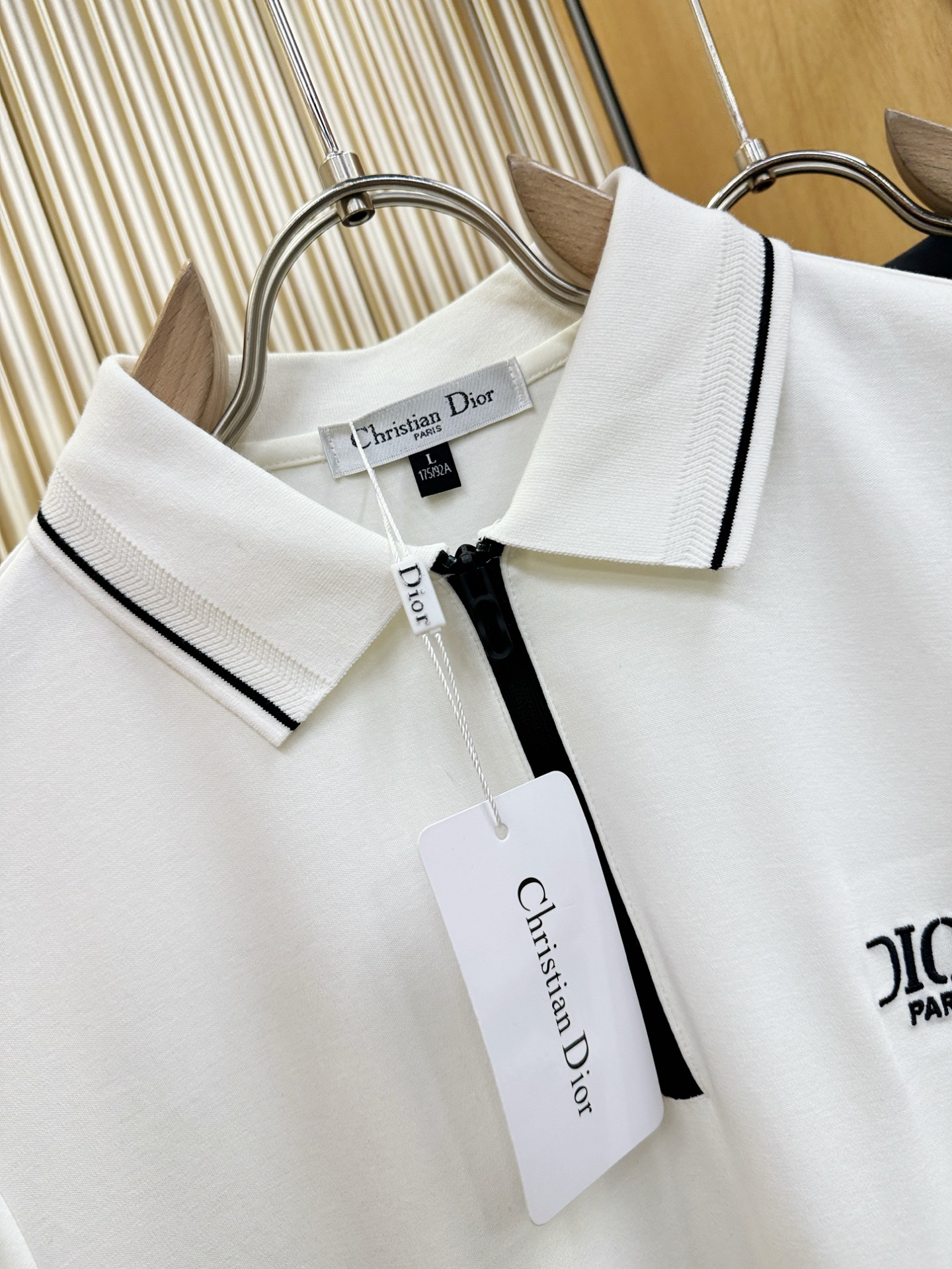 Dior迪奥 新品 长袖翻领，经典Logo设计，百搭款 官网同步发售 定制面料，柔软细腻 舒适透气，亲肤