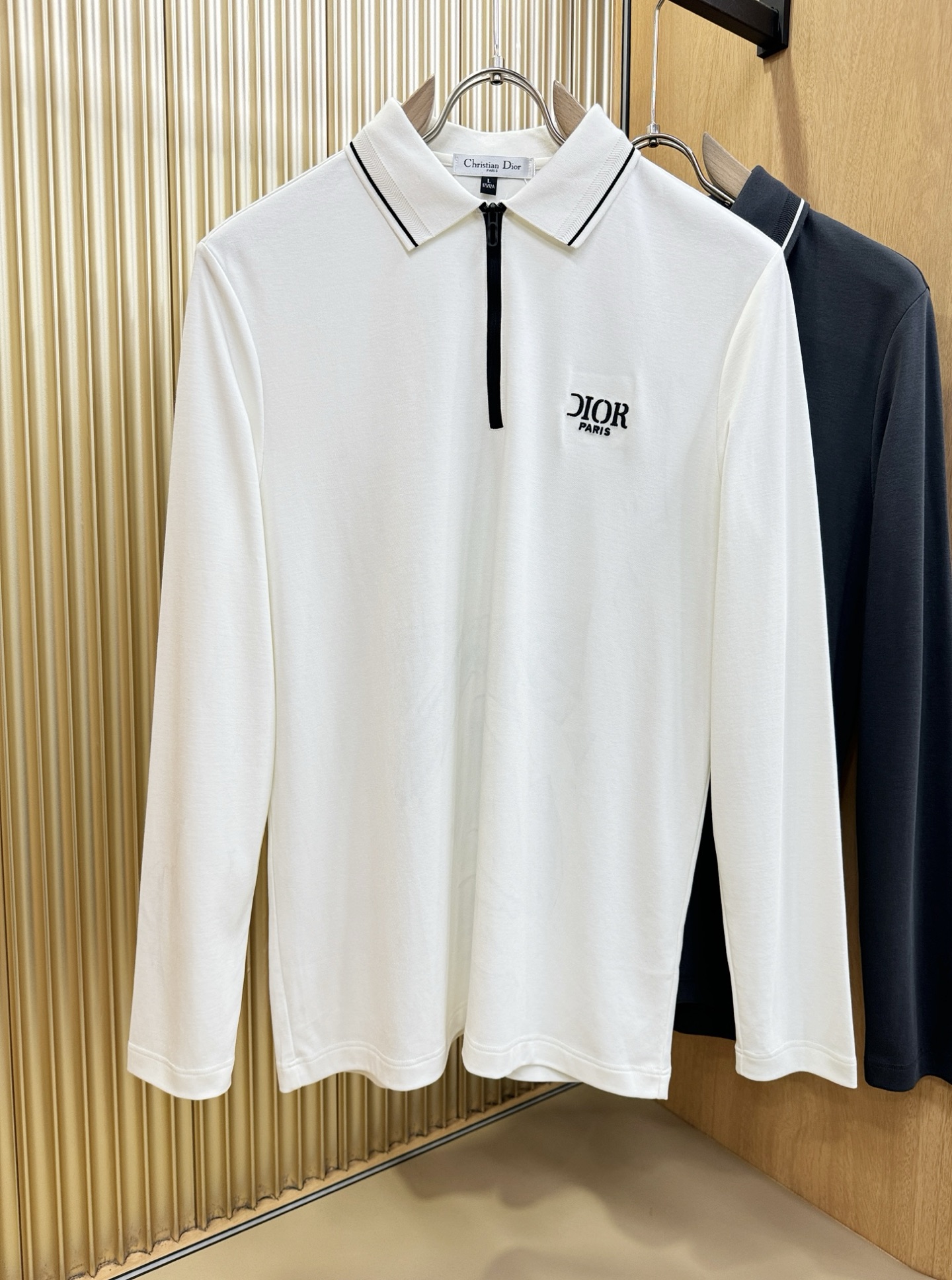 Dior迪奥 新品 长袖翻领，经典Logo设计，百搭款 官网同步发售 定制面料，柔软细腻 舒适透气，亲肤