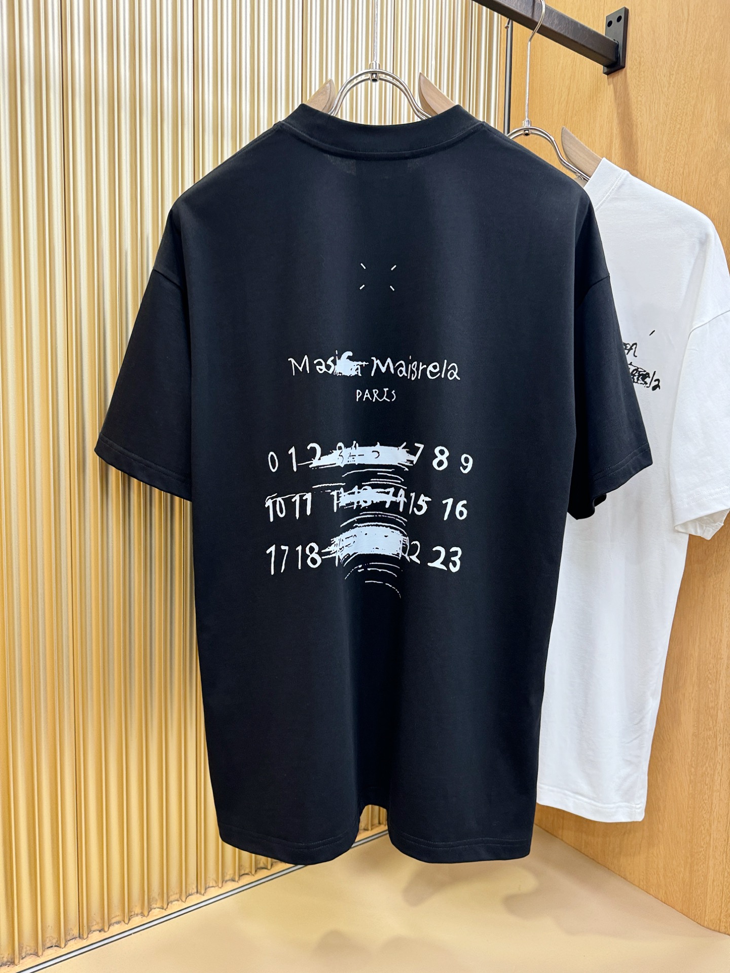 马吉拉 2026新款短袖T恤！走秀图案时尚休闲短袖T恤衫！设计logo设计！极具设计精选客供面料，手感柔