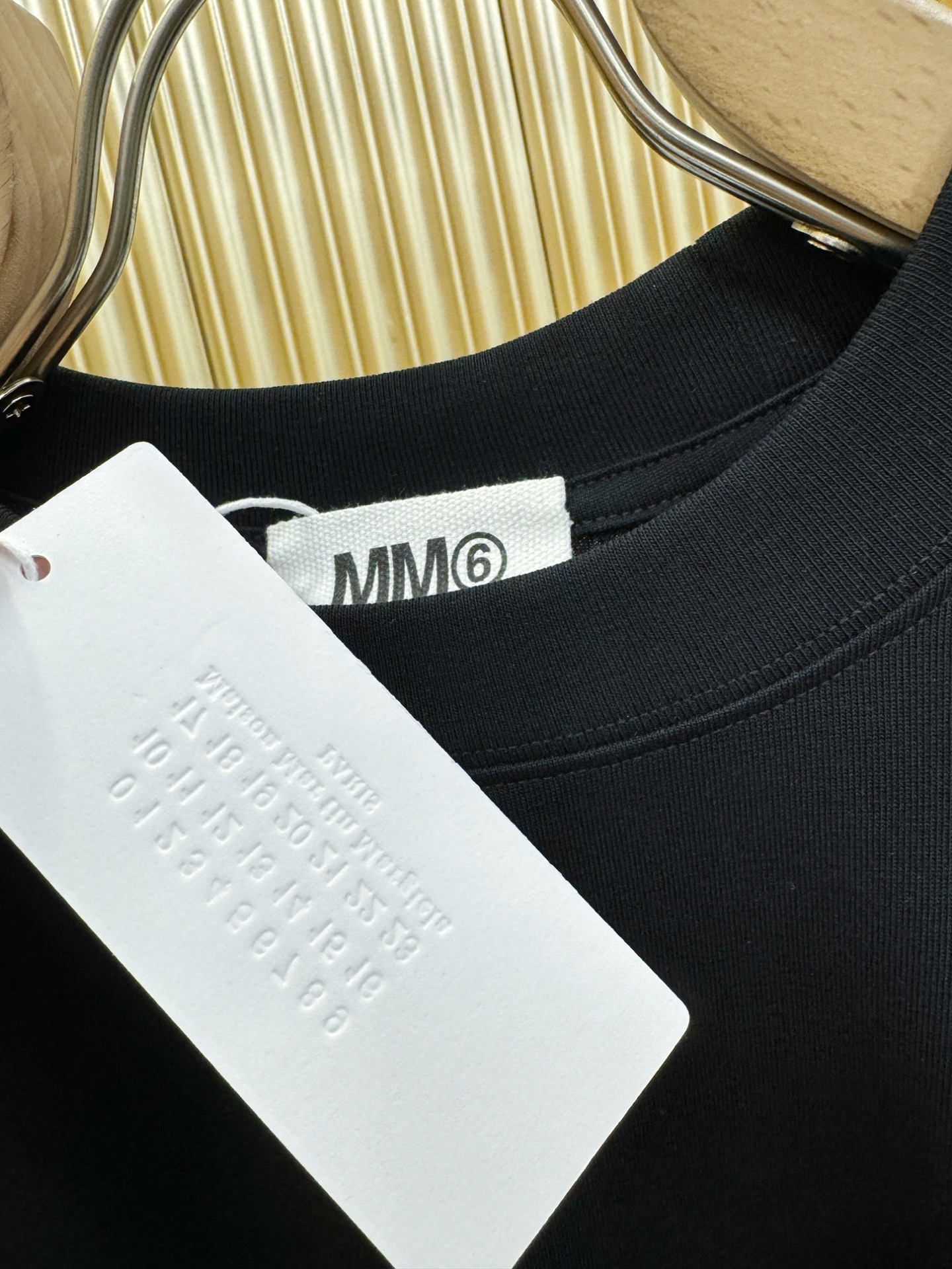 马吉拉 2026新款短袖T恤！走秀图案时尚休闲短袖T恤衫！设计logo设计！极具设计精选客供面料，手感柔