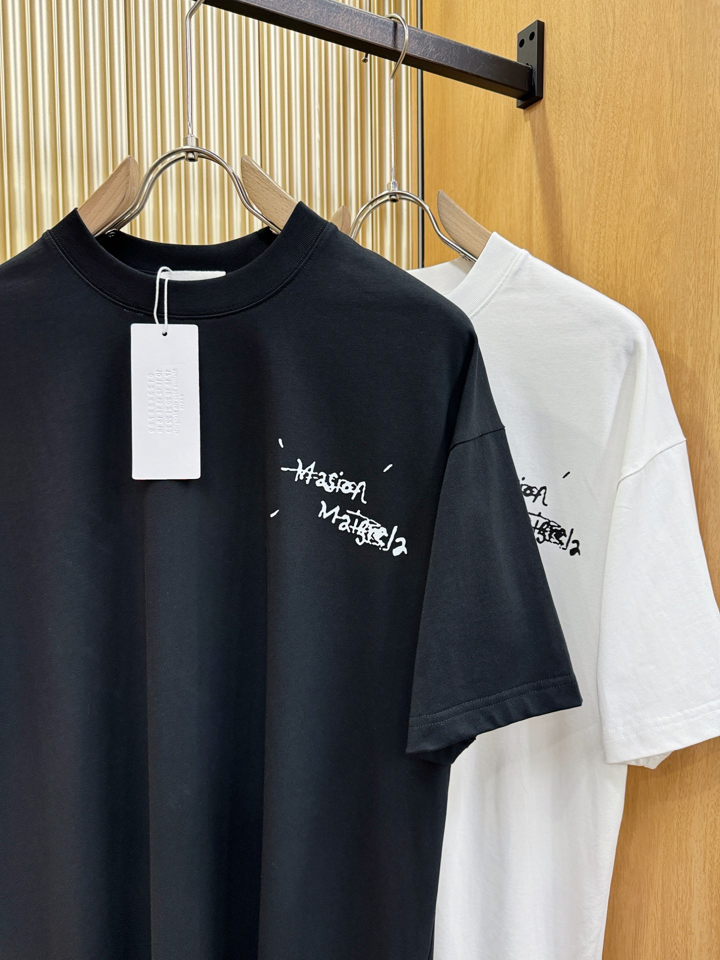 马吉拉 2026新款短袖T恤！走秀图案时尚休闲短袖T恤衫！设计logo设计！极具设计精选客供面料，手感柔
