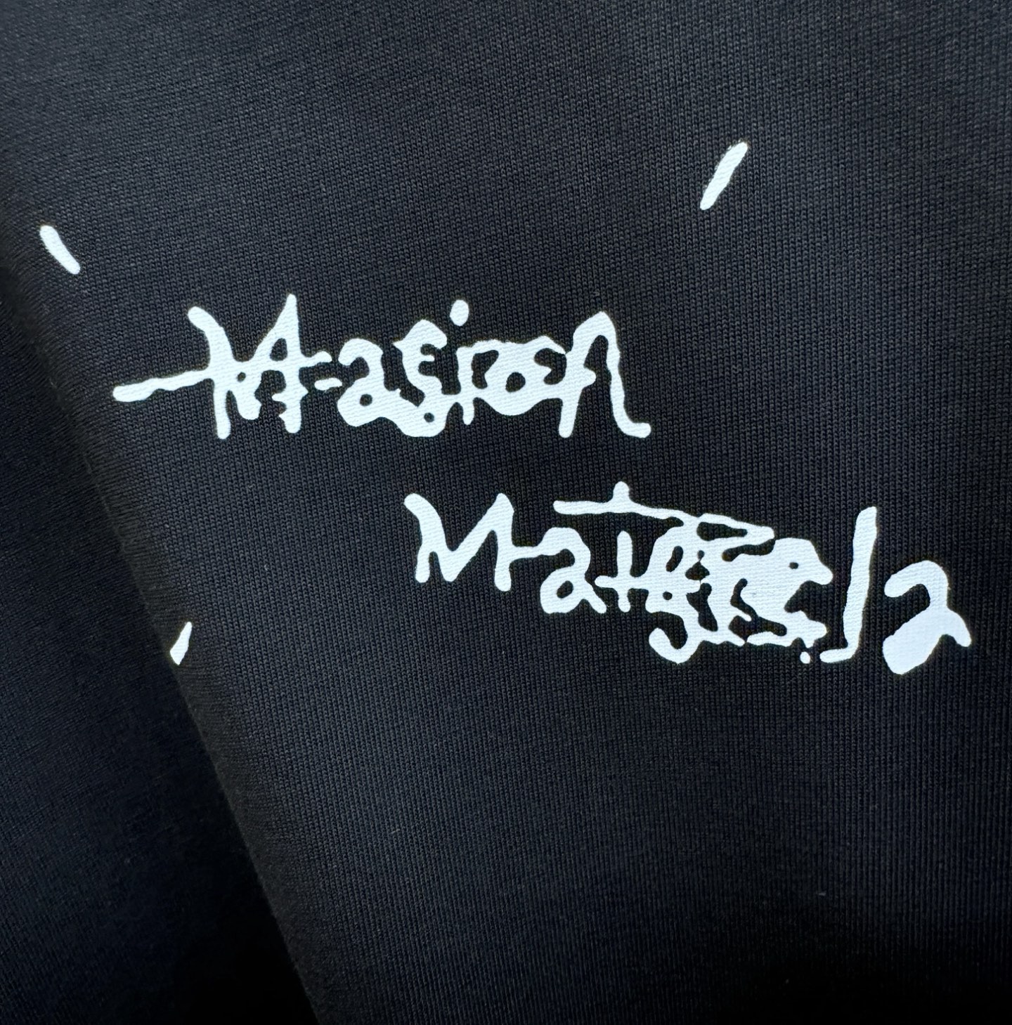 马吉拉 2026新款短袖T恤！走秀图案时尚休闲短袖T恤衫！设计logo设计！极具设计精选客供面料，手感柔