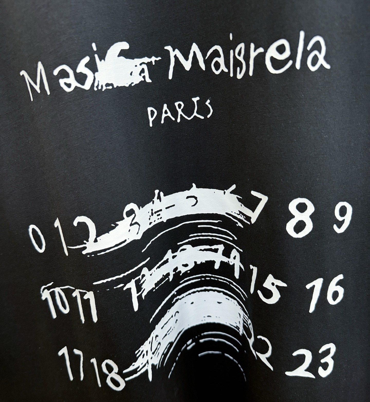 马吉拉 2026新款短袖T恤！走秀图案时尚休闲短袖T恤衫！设计logo设计！极具设计精选客供面料，手感柔