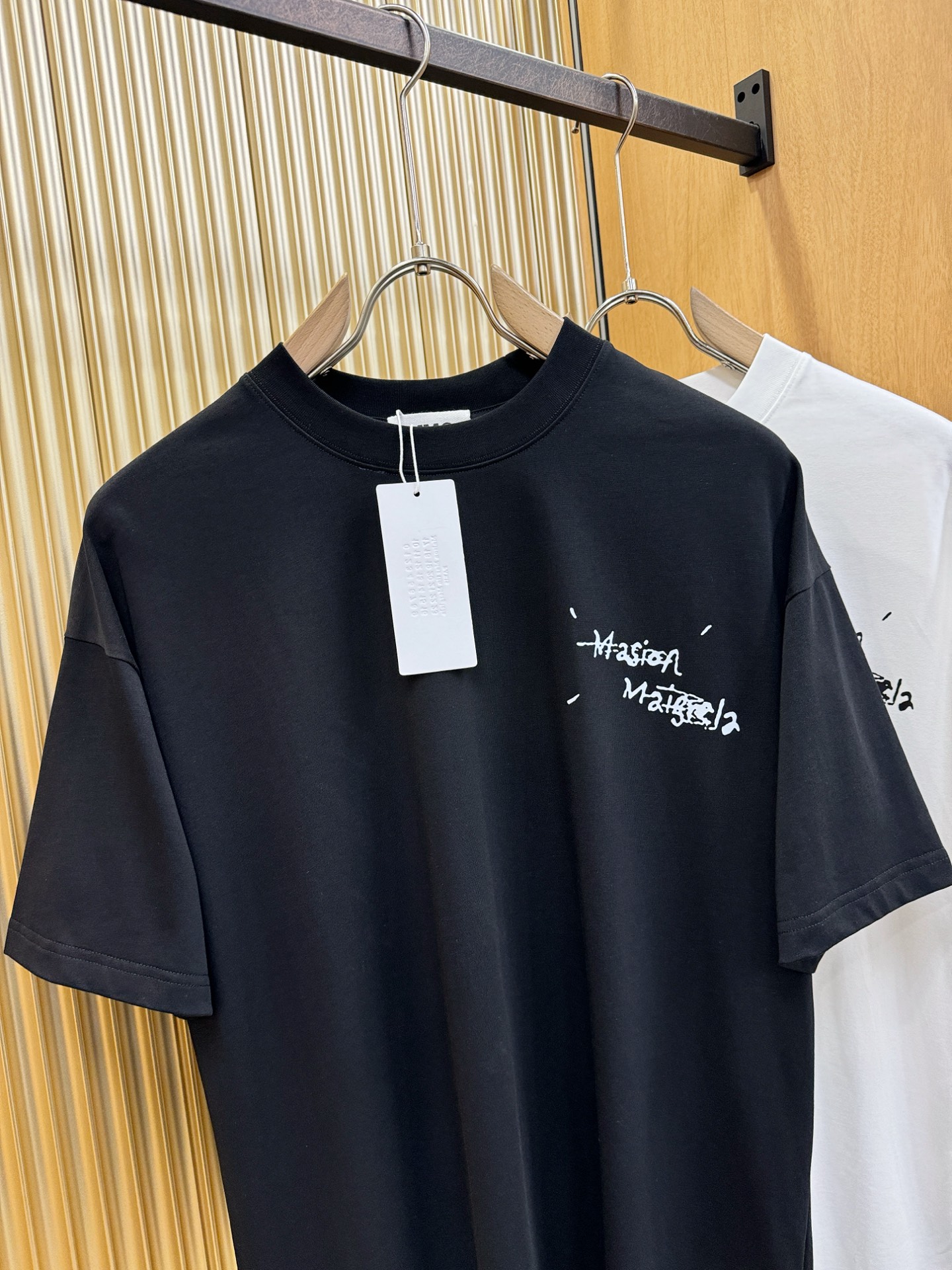 马吉拉 2026新款短袖T恤！走秀图案时尚休闲短袖T恤衫！设计logo设计！极具设计精选客供面料，手感柔