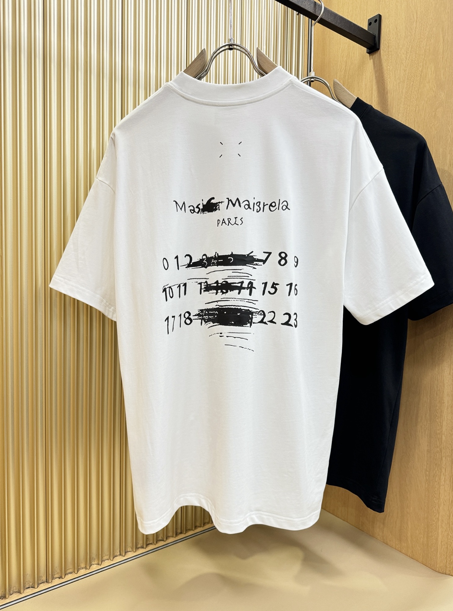 马吉拉 2026新款短袖T恤！走秀图案时尚休闲短袖T恤衫！设计logo设计！极具设计精选客供面料，手感柔