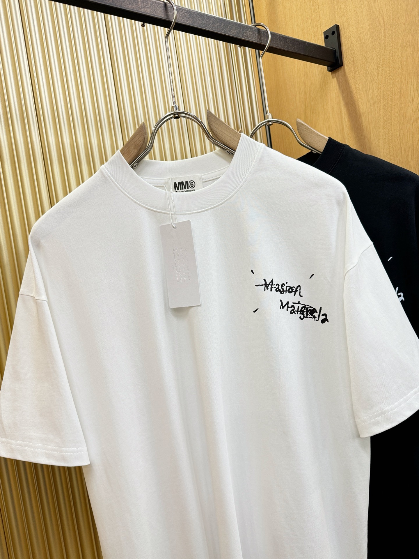 马吉拉 2026新款短袖T恤！走秀图案时尚休闲短袖T恤衫！设计logo设计！极具设计精选客供面料，手感柔